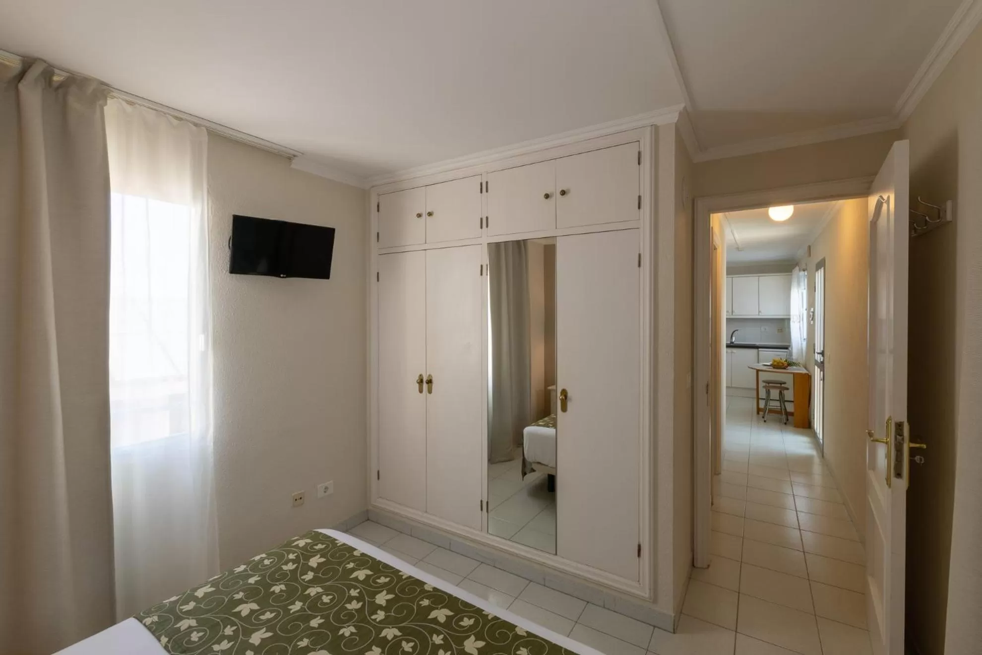 wardrobe, Bed in Hotel Marte