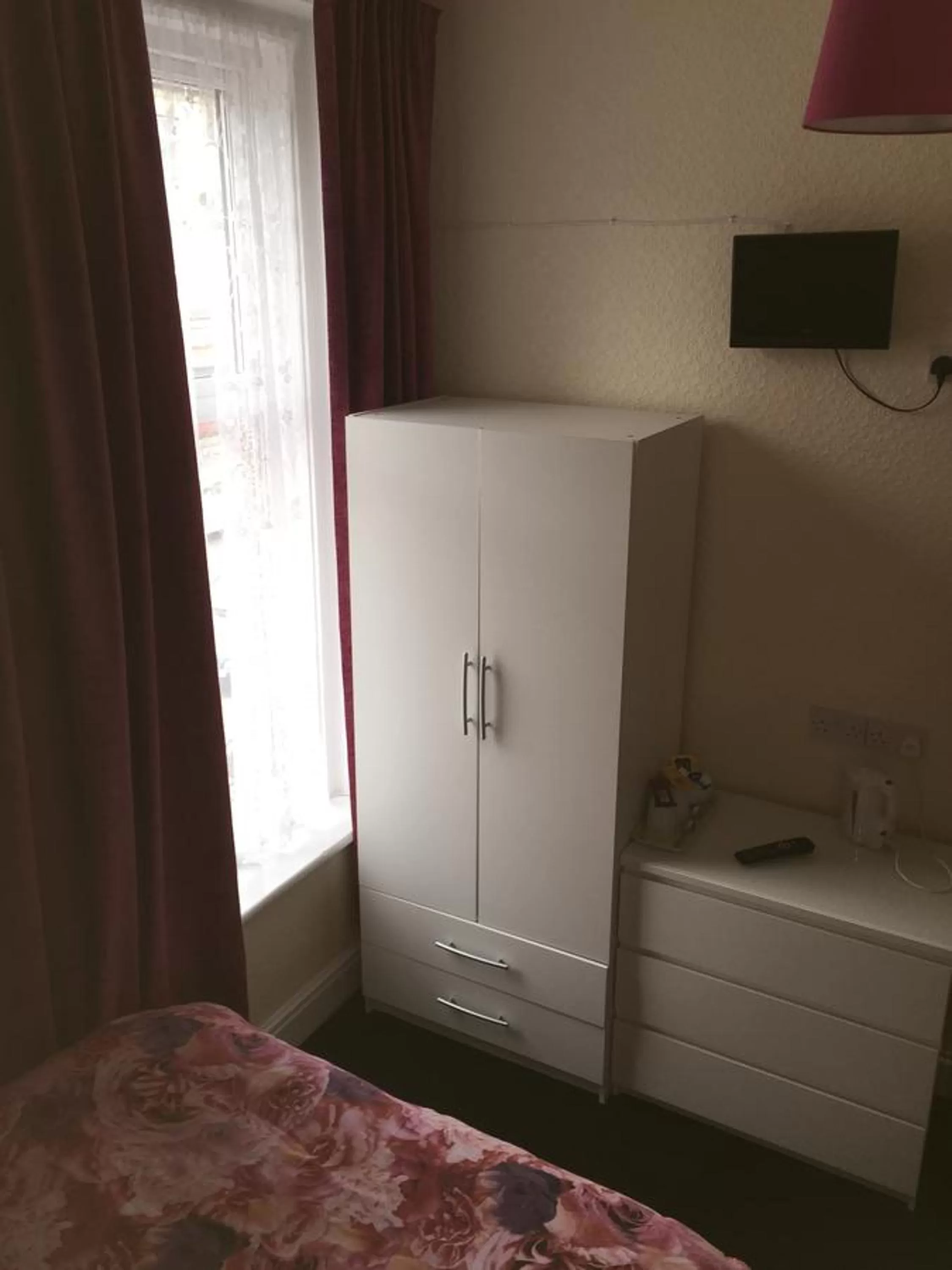 Property building, Bed in The Trentham Hotel