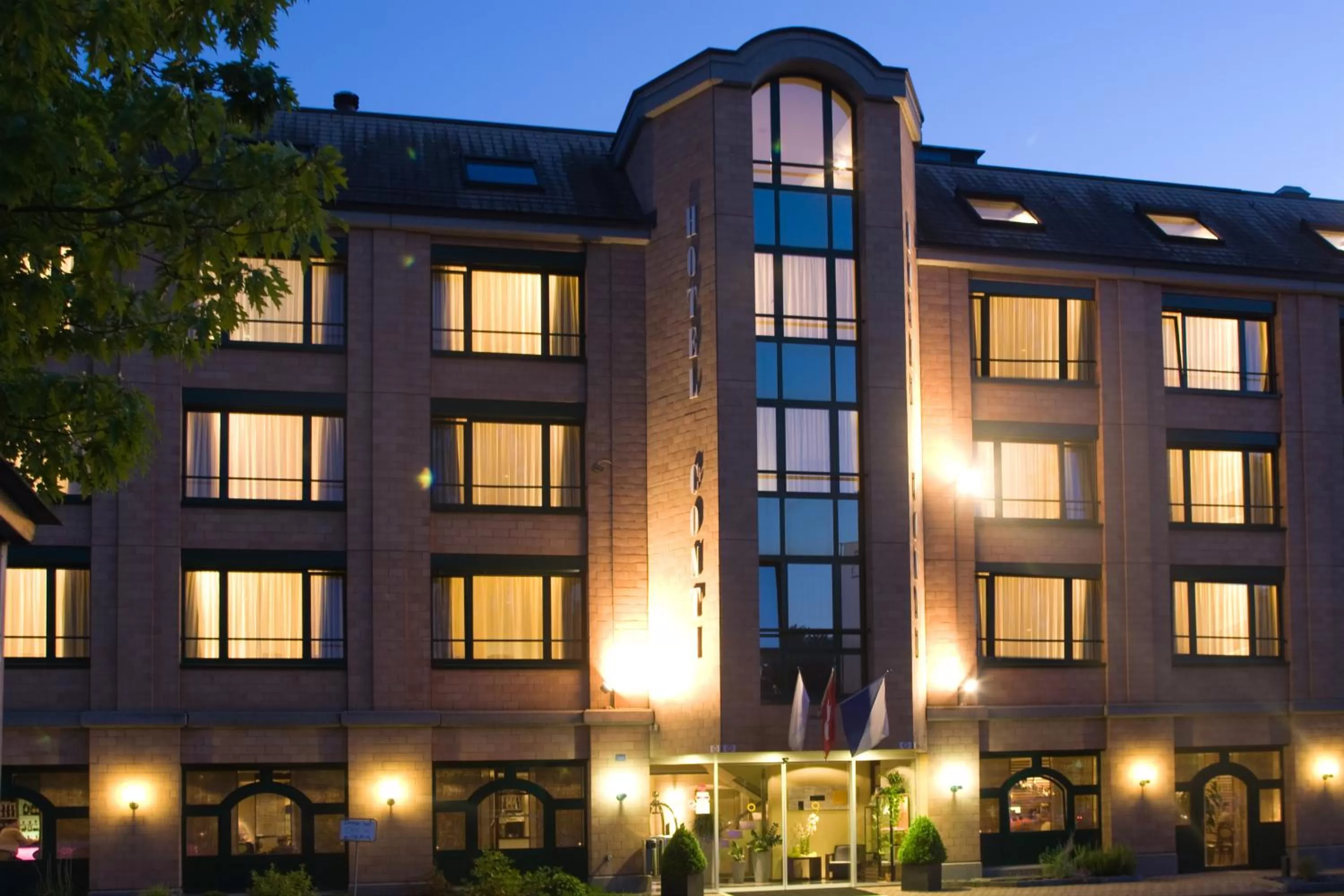 Facade/entrance in Hotel Conti Dietikon