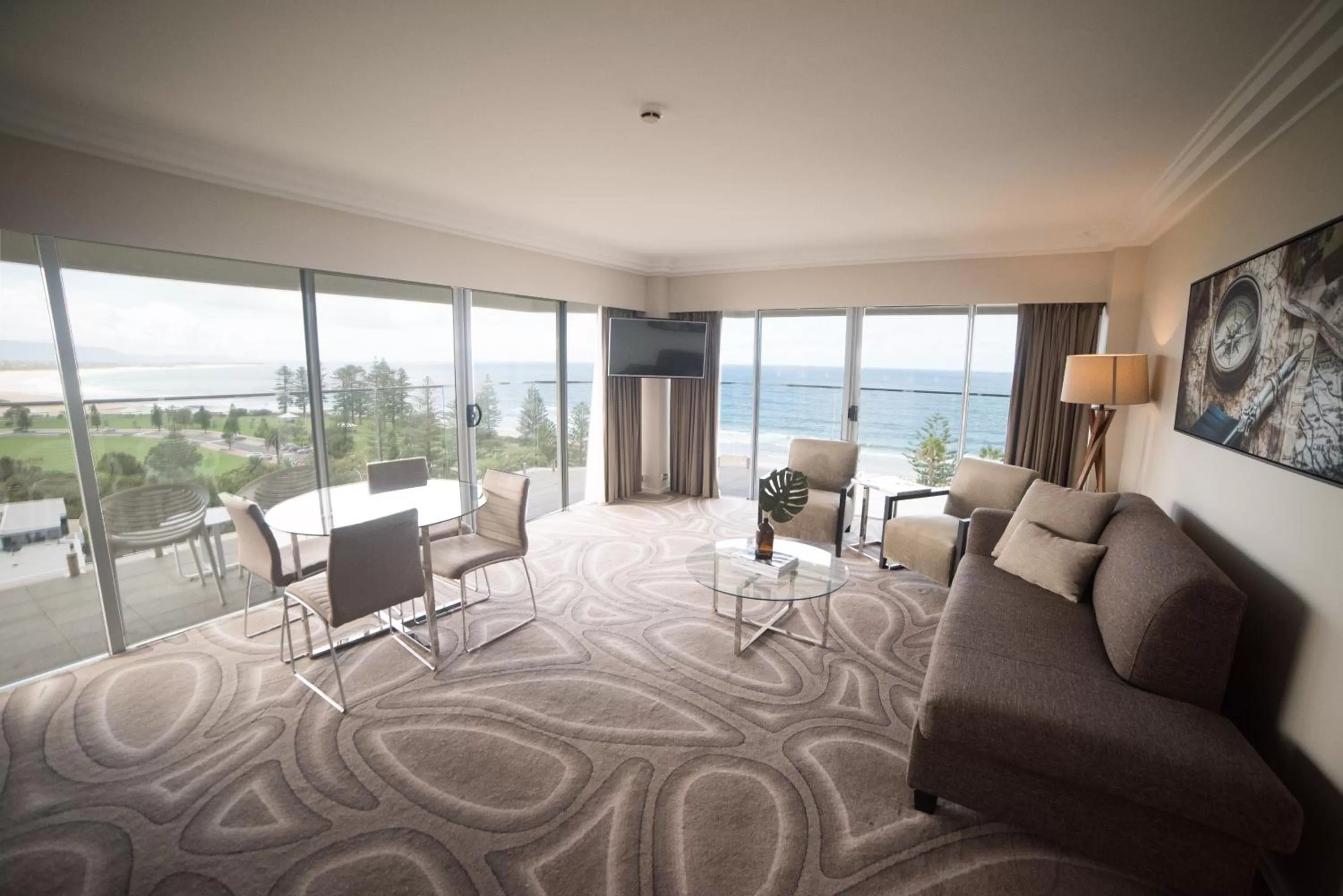 Living room in Novotel Wollongong Northbeach