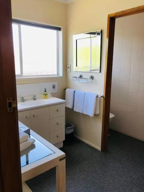 Bed in New Haven Motel