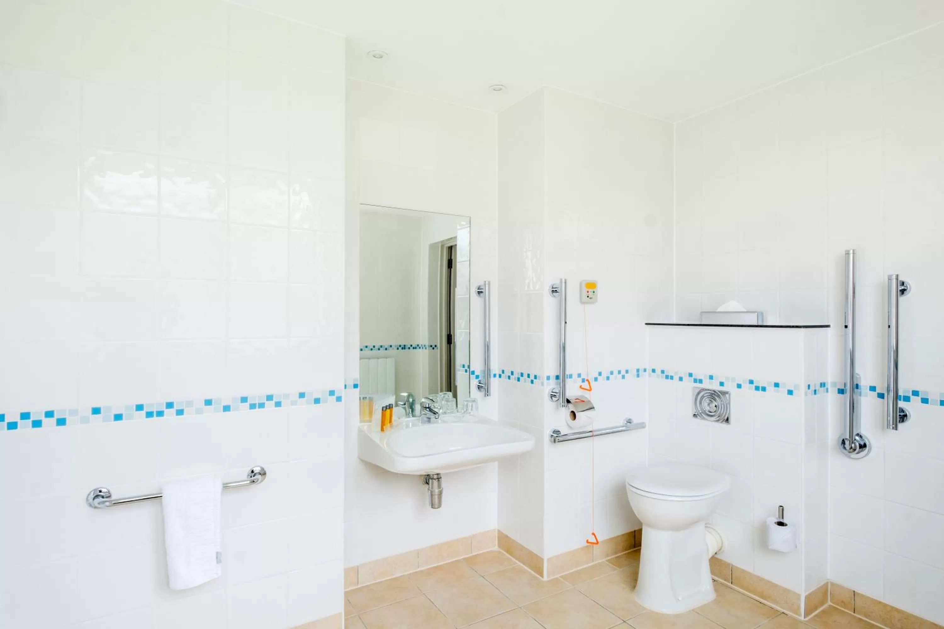 Bedroom in Holiday Inn Reading South M4 Jct 11 by IHG