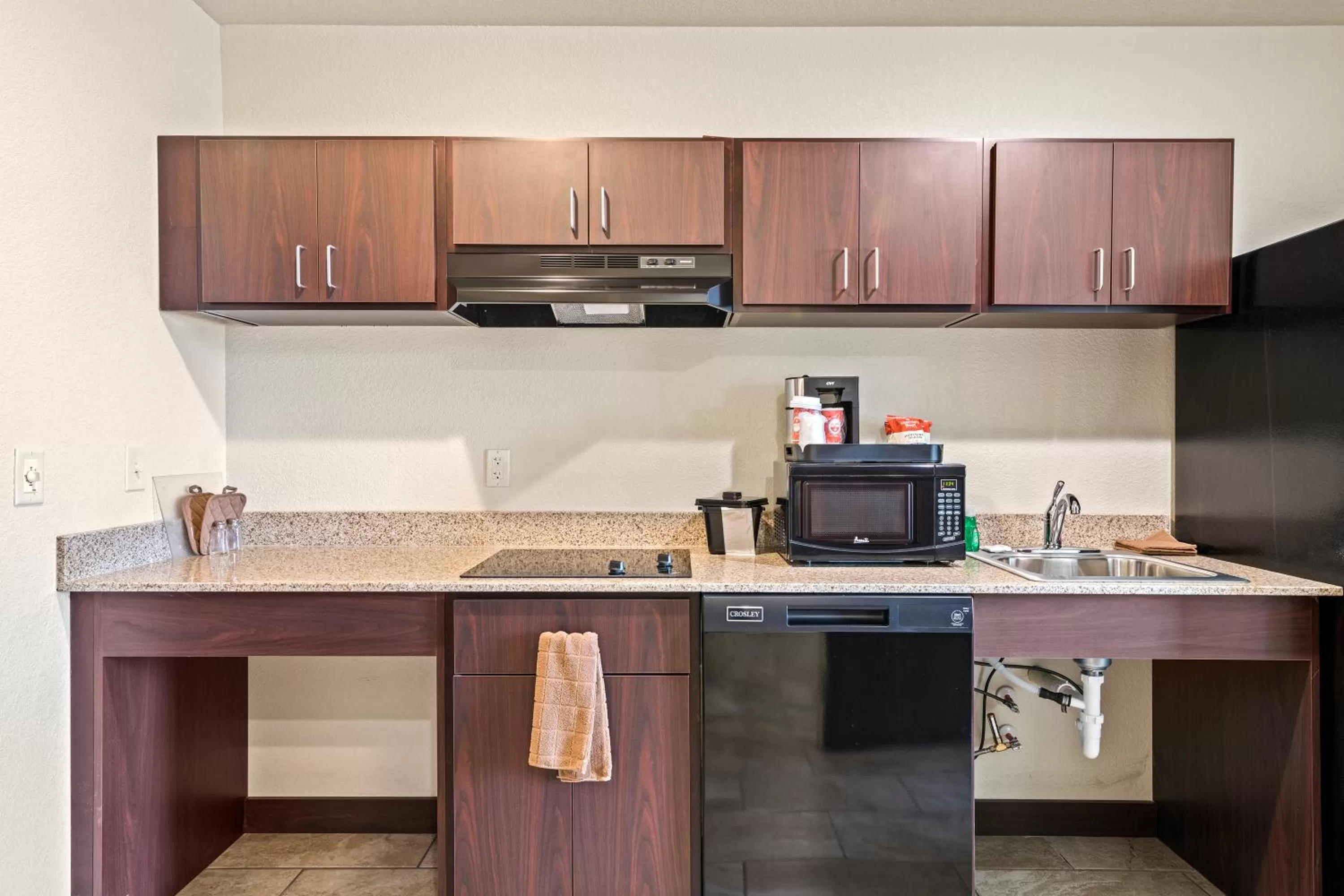 kitchen in Cobblestone Inn & Suites - Yuma