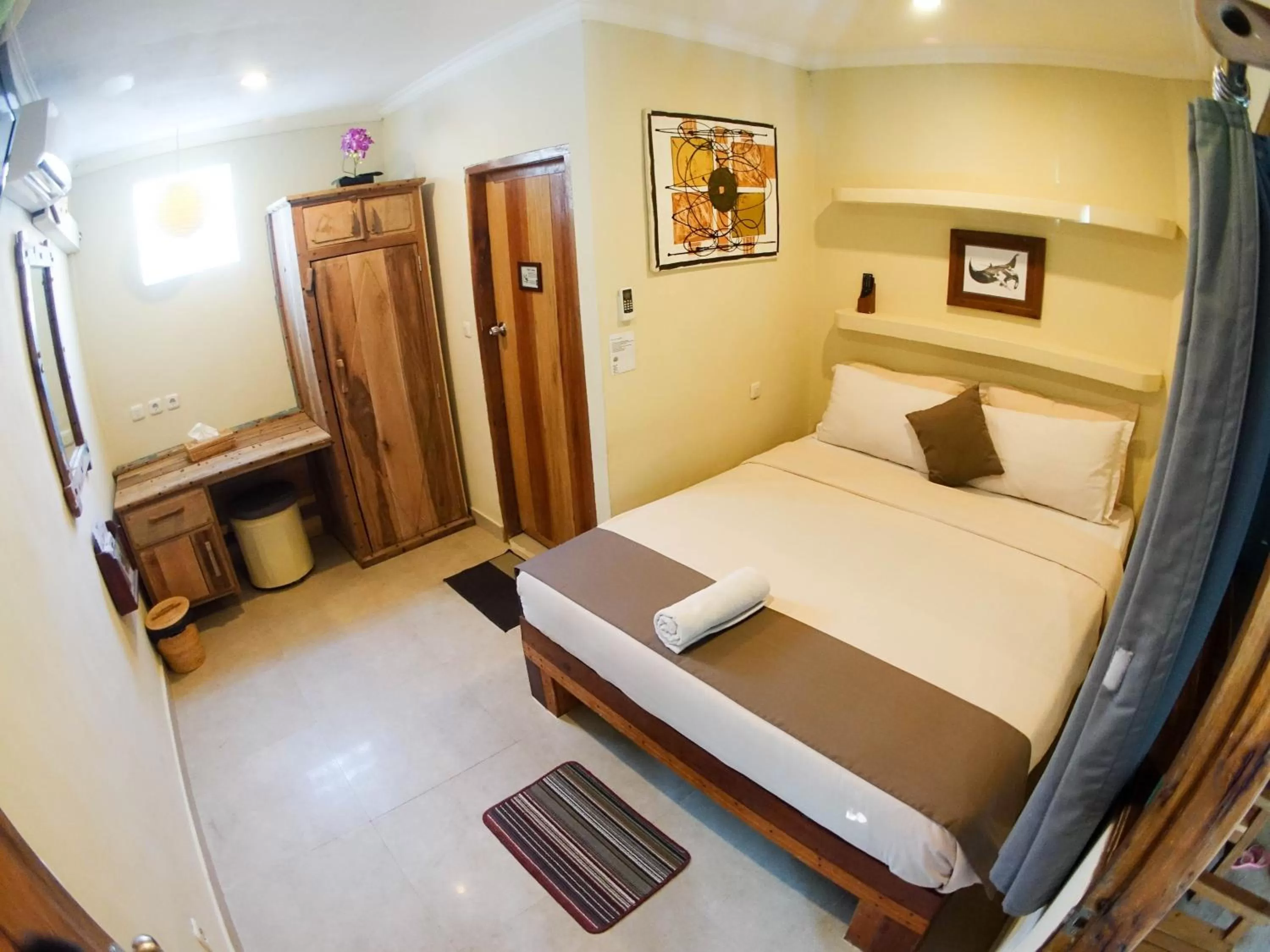 Photo of the whole room, Bed in Gili Divers Hotel
