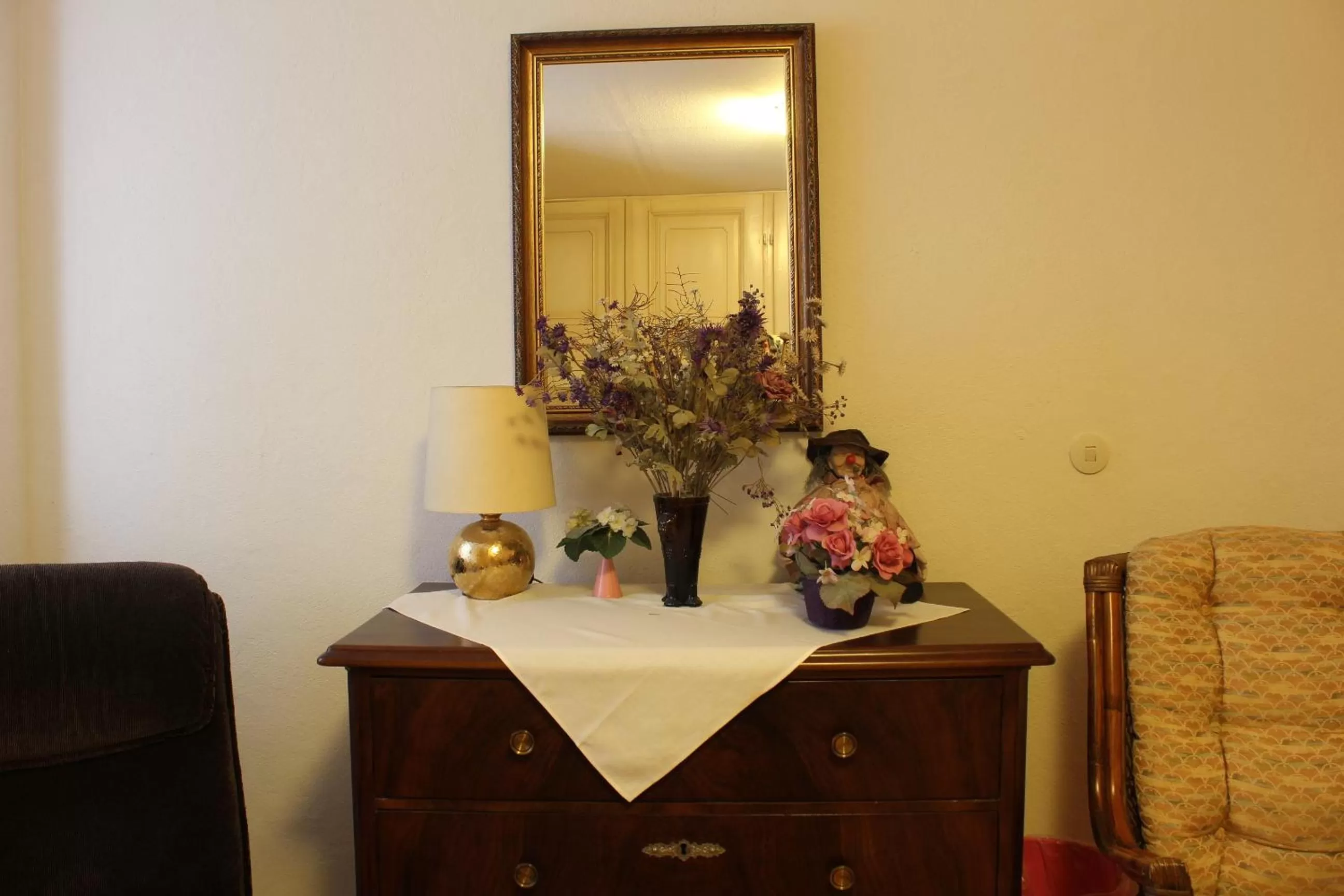 Decorative detail in Adler Post