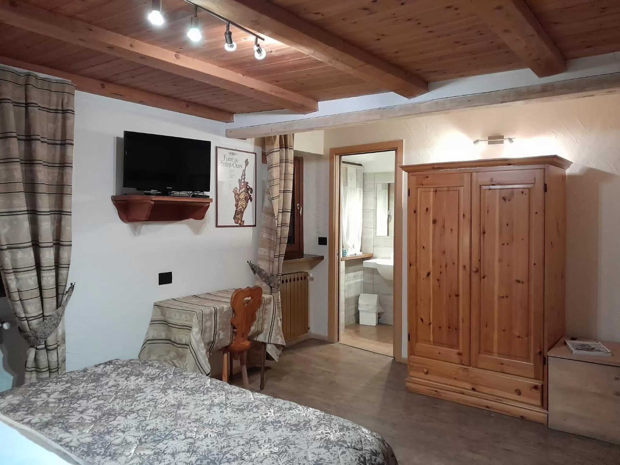 Bed in Hotel Astoria