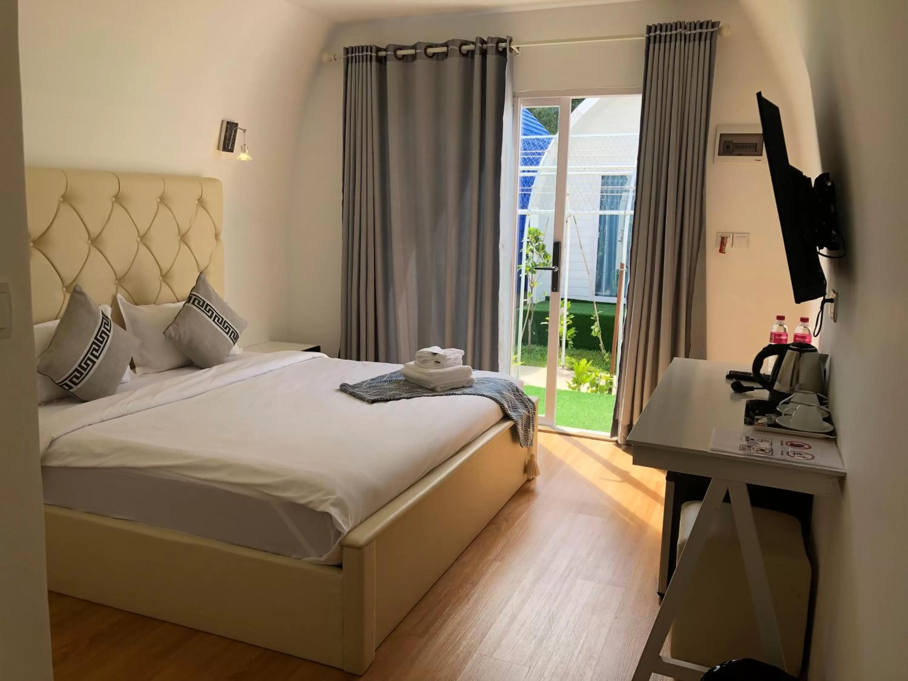 Photo of the whole room in Jasmine River Front