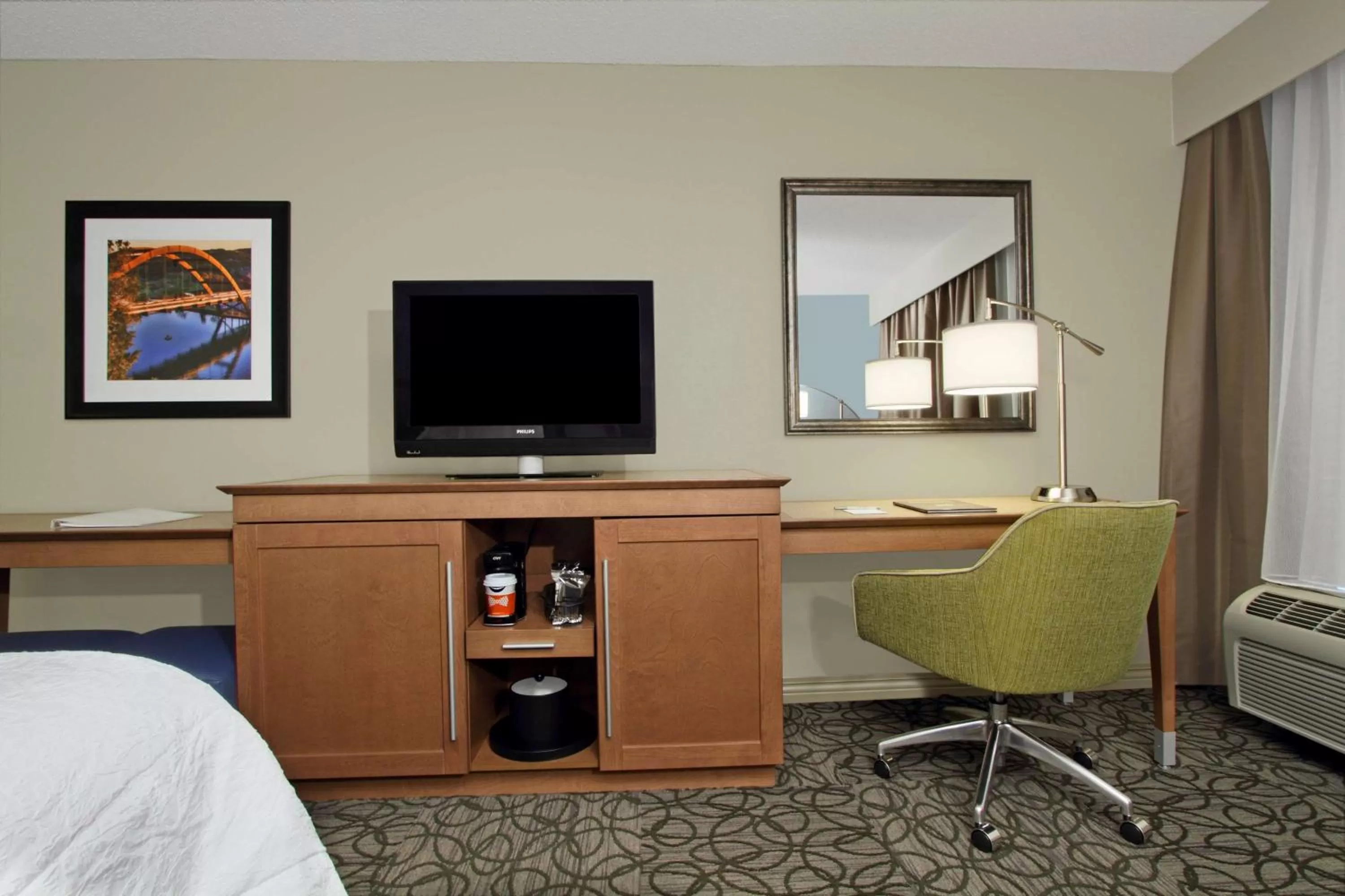 Bed in Hampton by Hilton Austin South - I-35 & Ben White