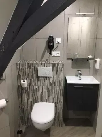 Comfort Triple Room with Shower in Le Relais Comfort Triple Room with Shower in Le Relais