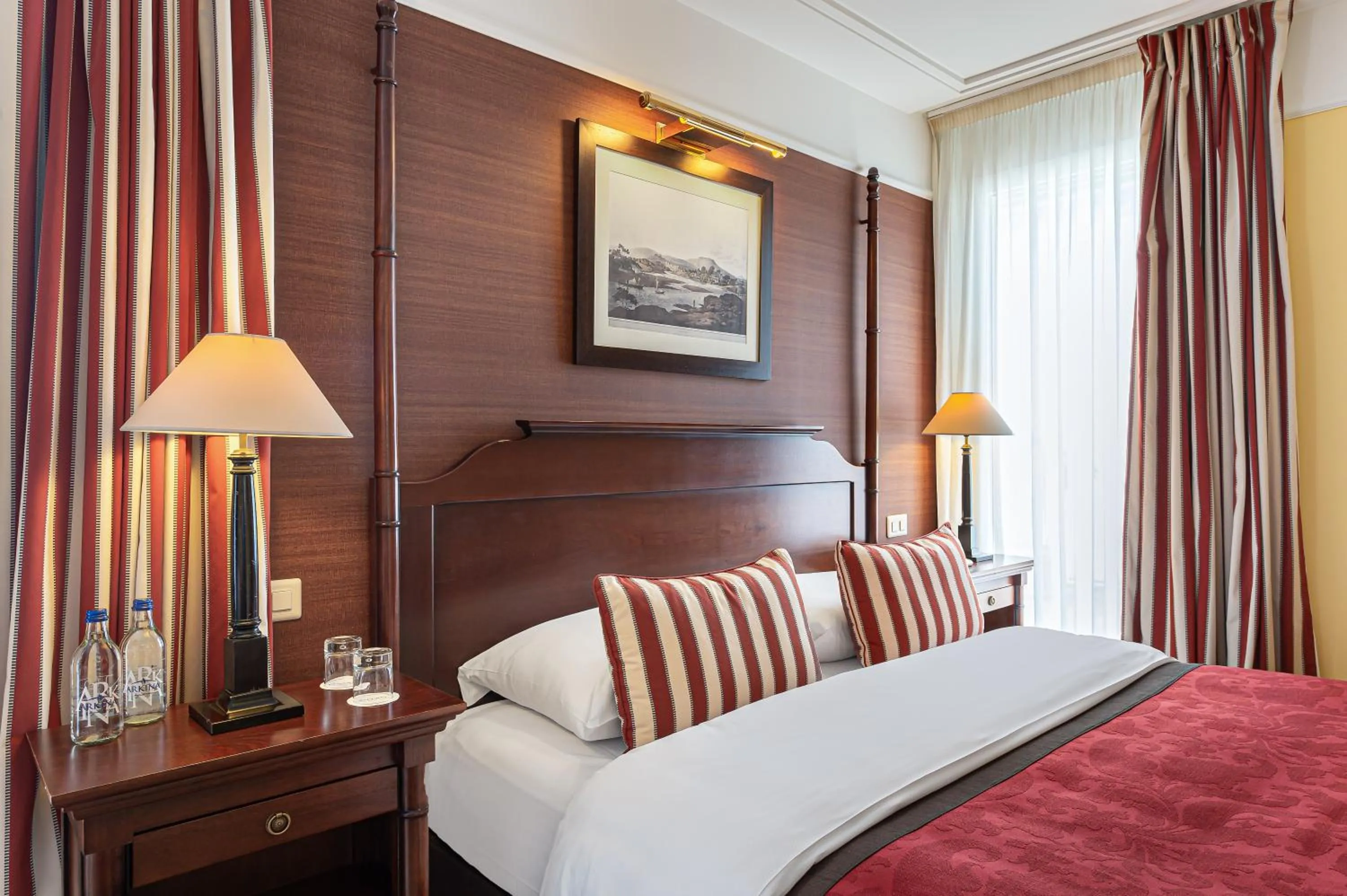 Bedroom, Bed in Kipling Manotel