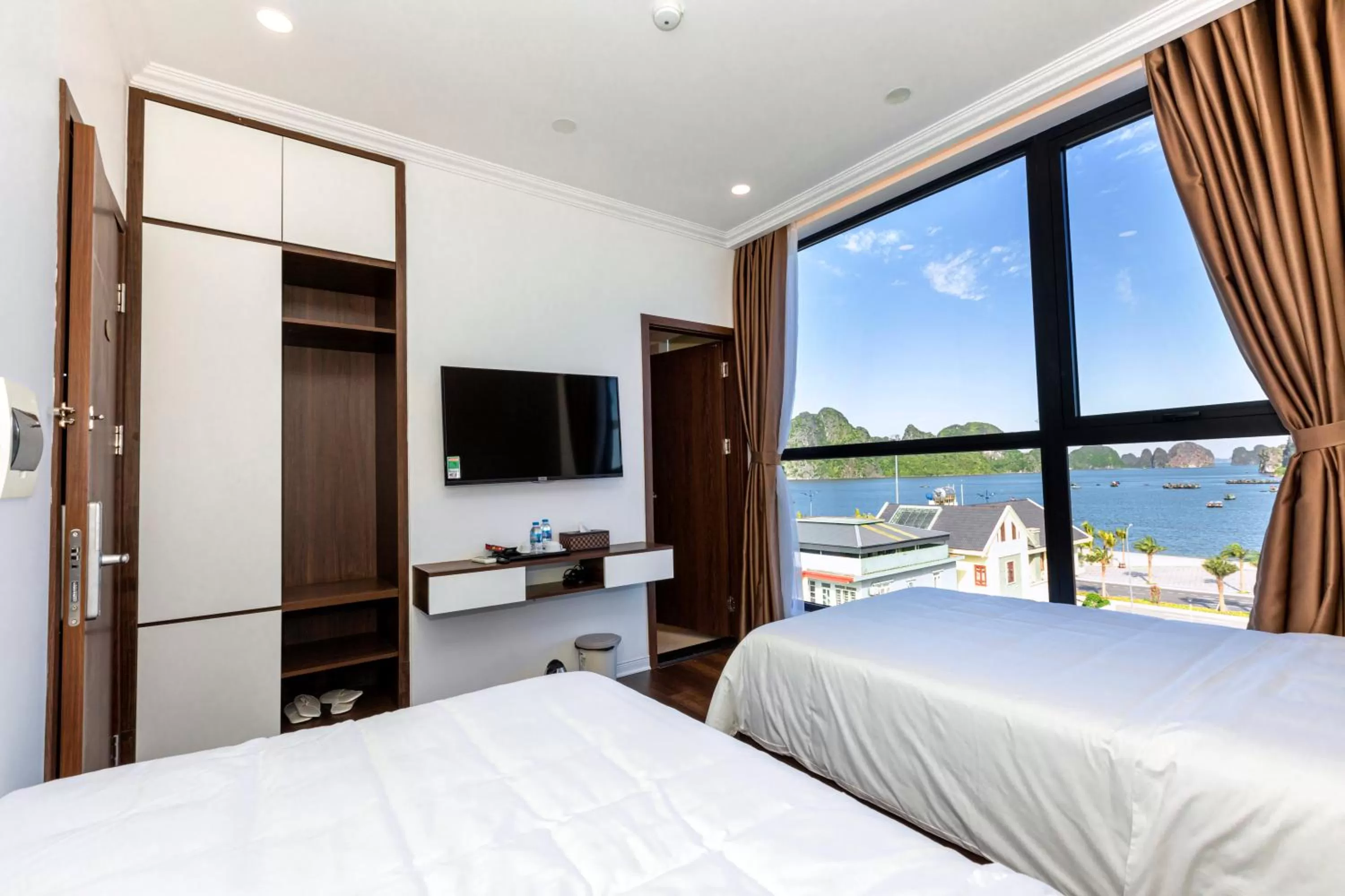 Bed in Minh Phong Hotel Ha Long