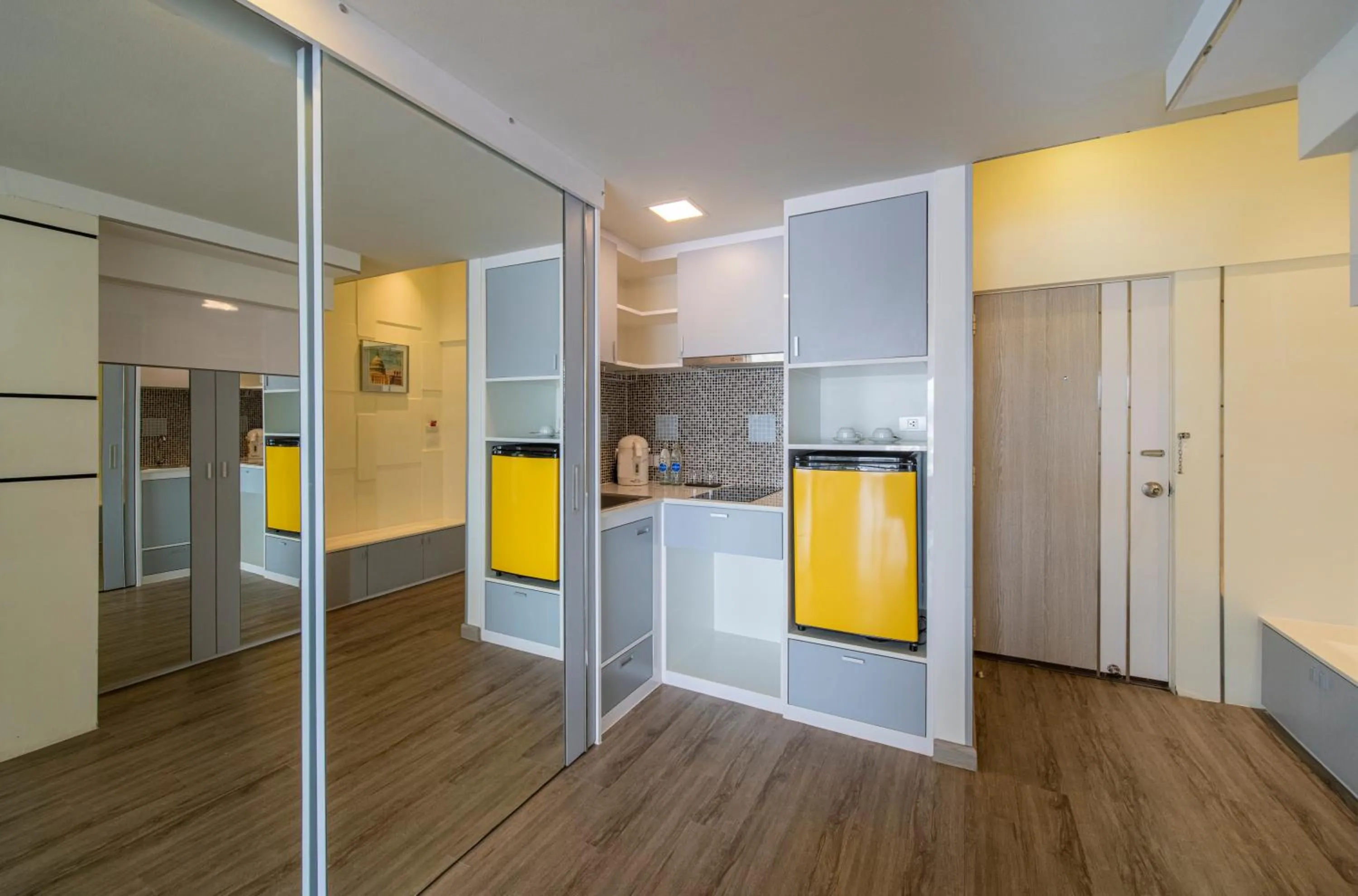 oven in NH Boat Lagoon Phuket Resort