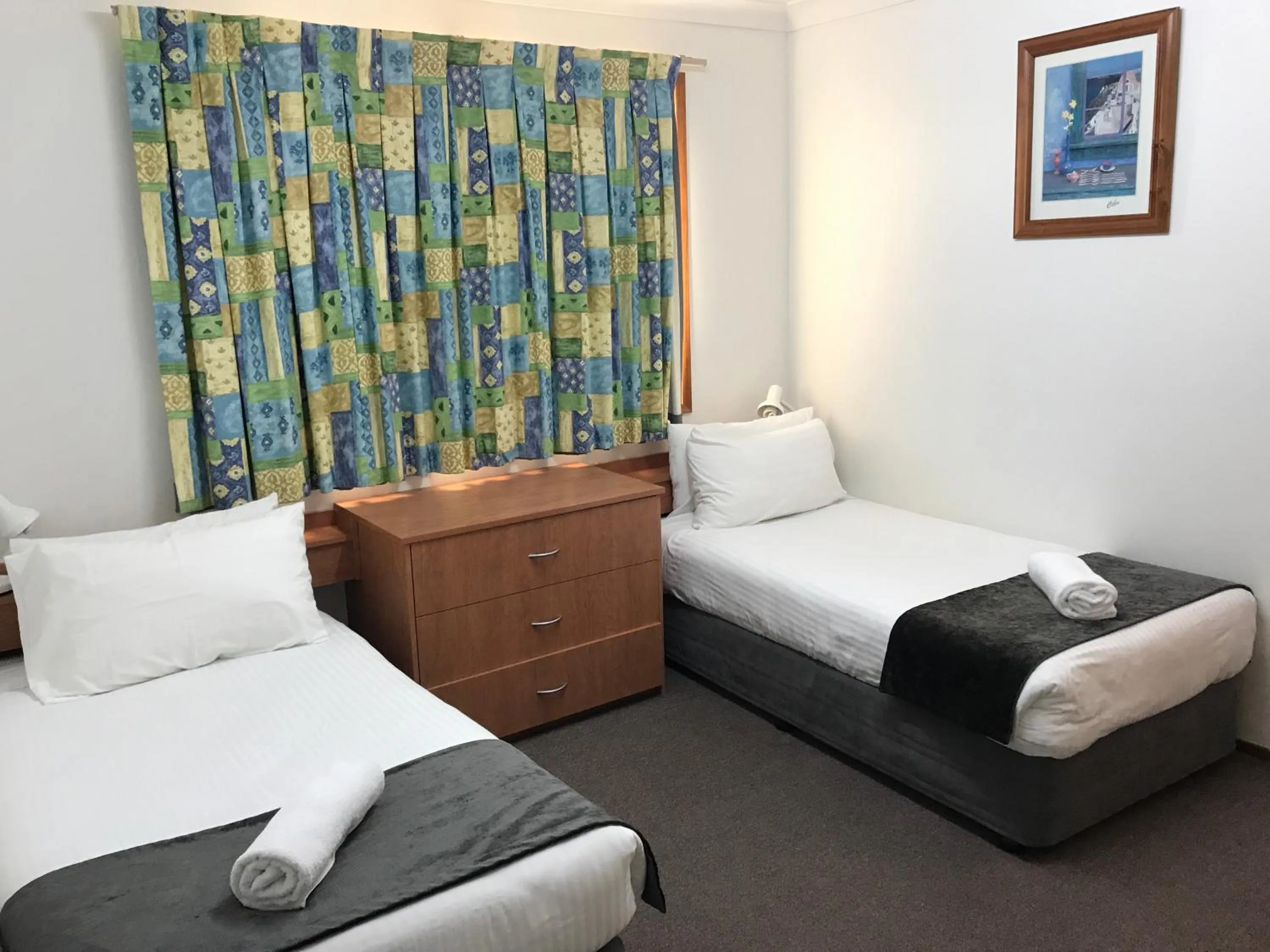 Bed in Bridge View Motel