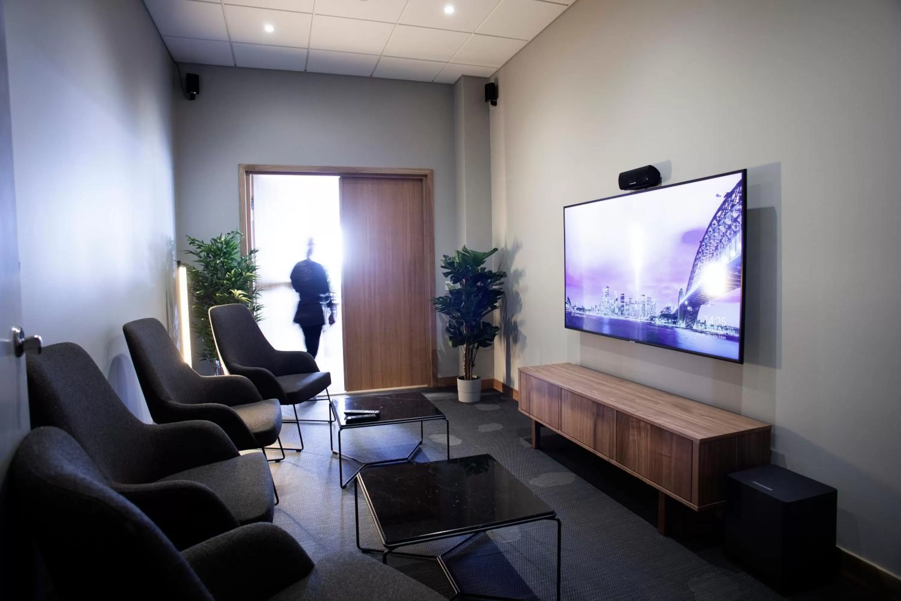 Communal lounge/ TV room in First Hotel The Studio