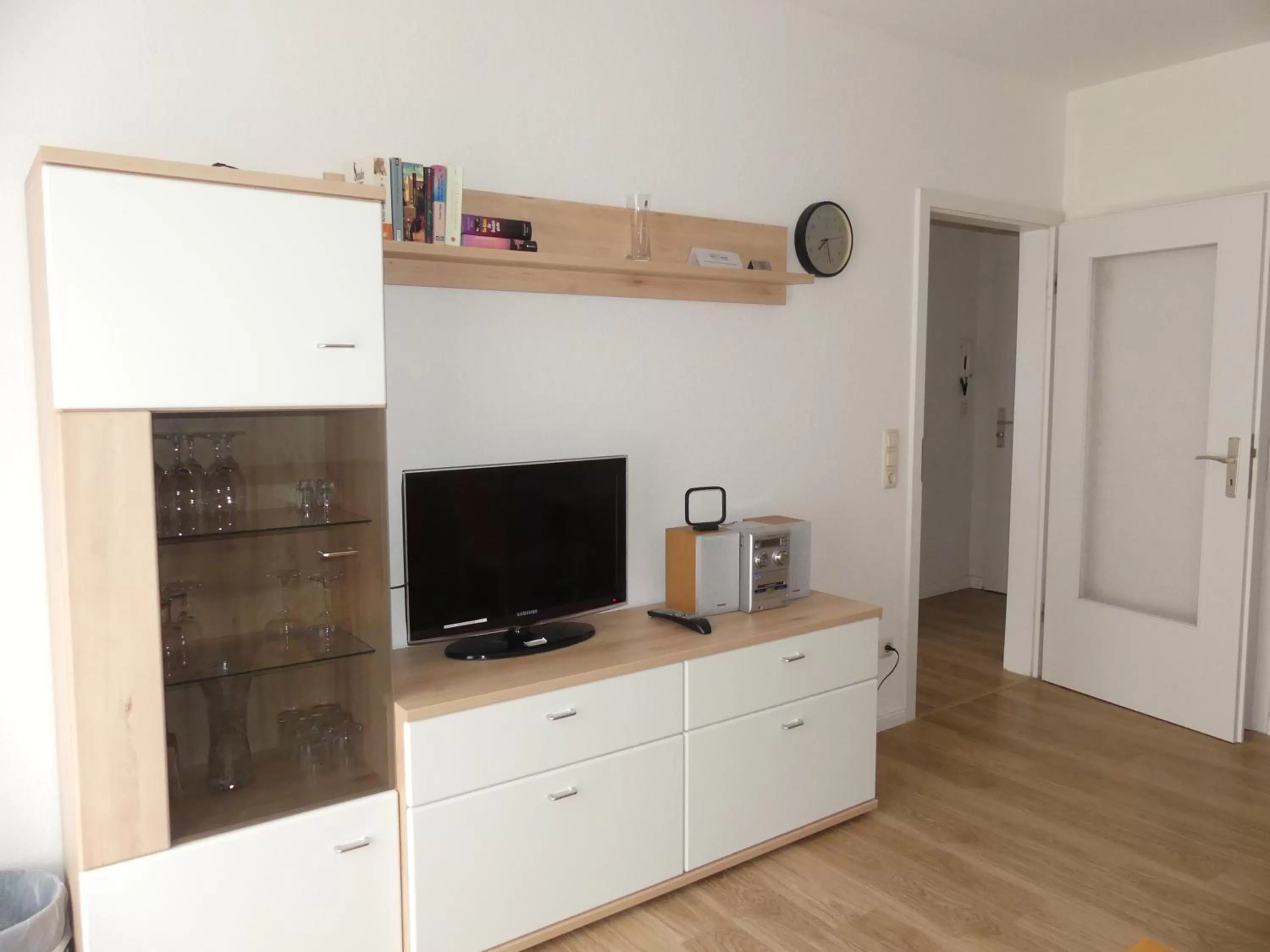 TV and multimedia, TV/Entertainment Center in Apartmenthaus Binzer Sterne