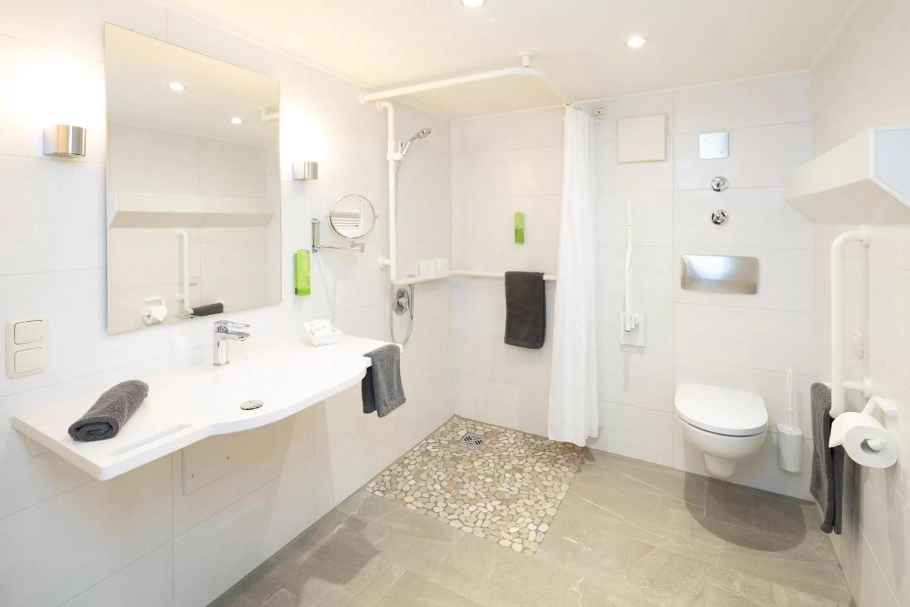 Bathroom in Familien- und Wellnesshotel "Viktoria"