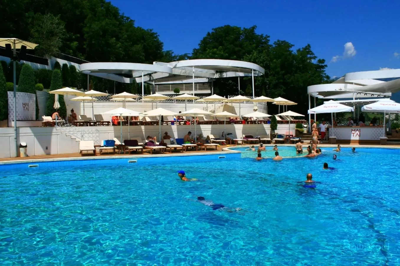 Swimming Pool in Mai Tai Resort