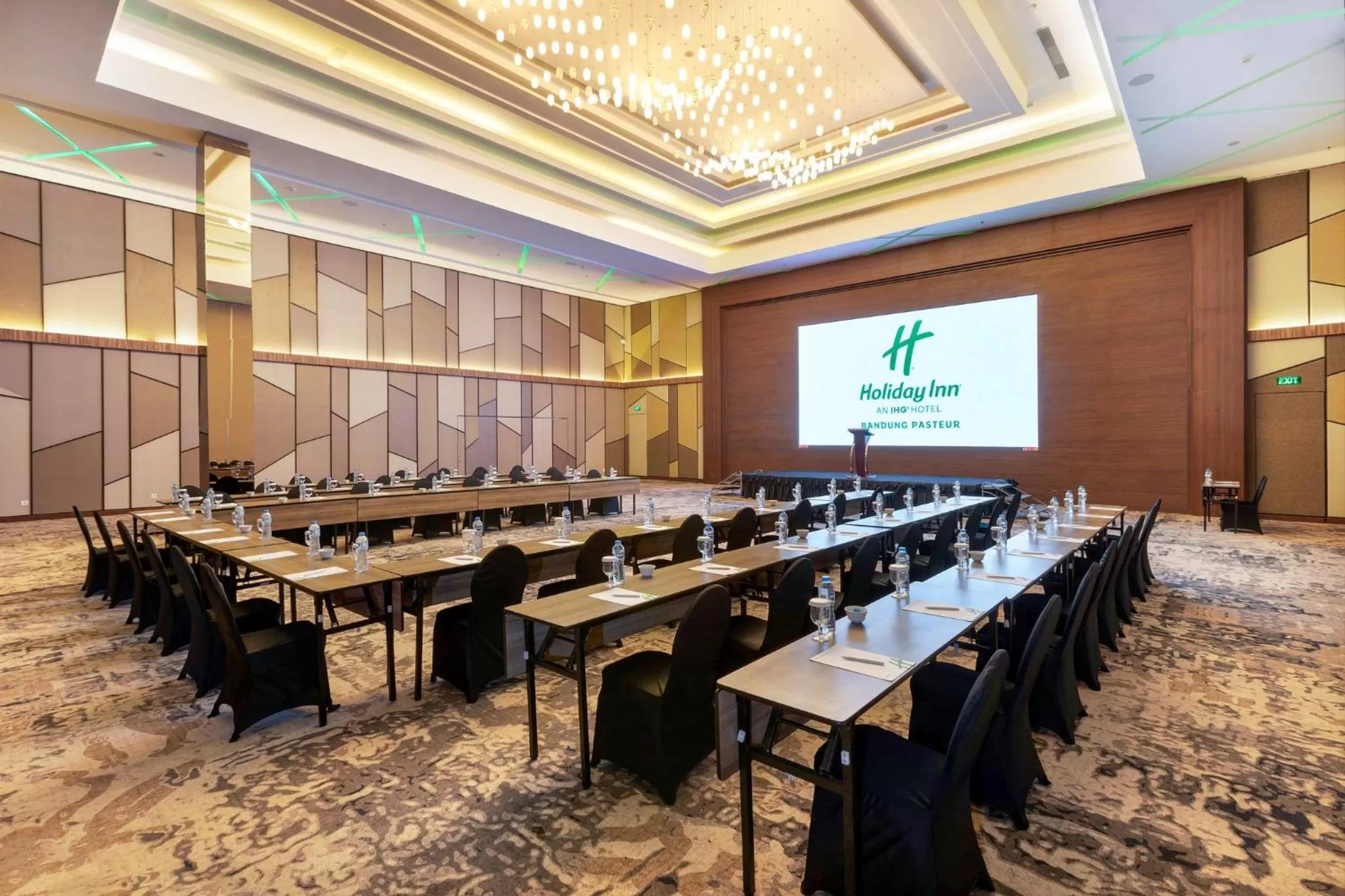 Meeting/conference room in Holiday Inn Bandung Pasteur by IHG