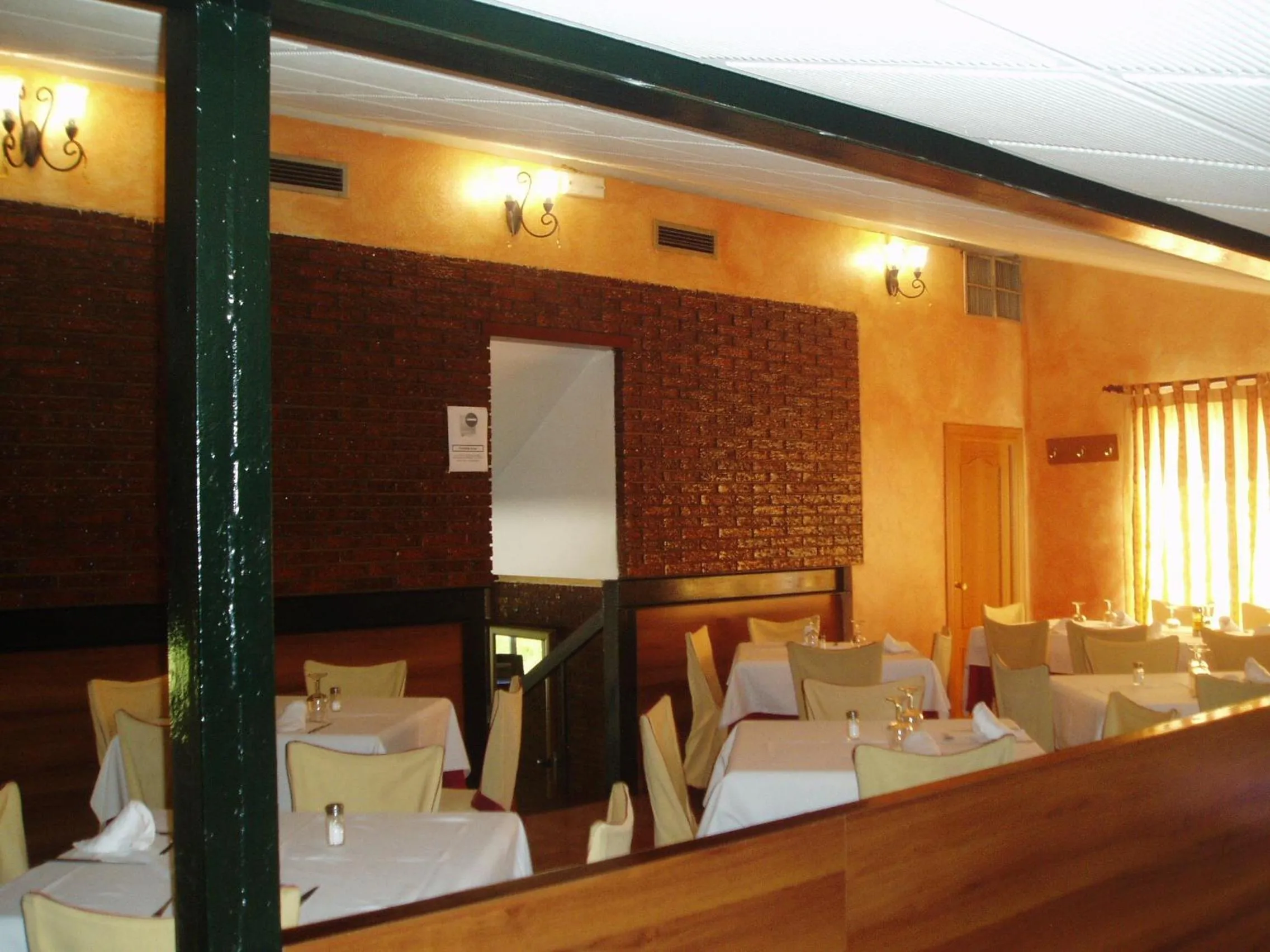 Restaurant/places to eat in Hotel Manzanares