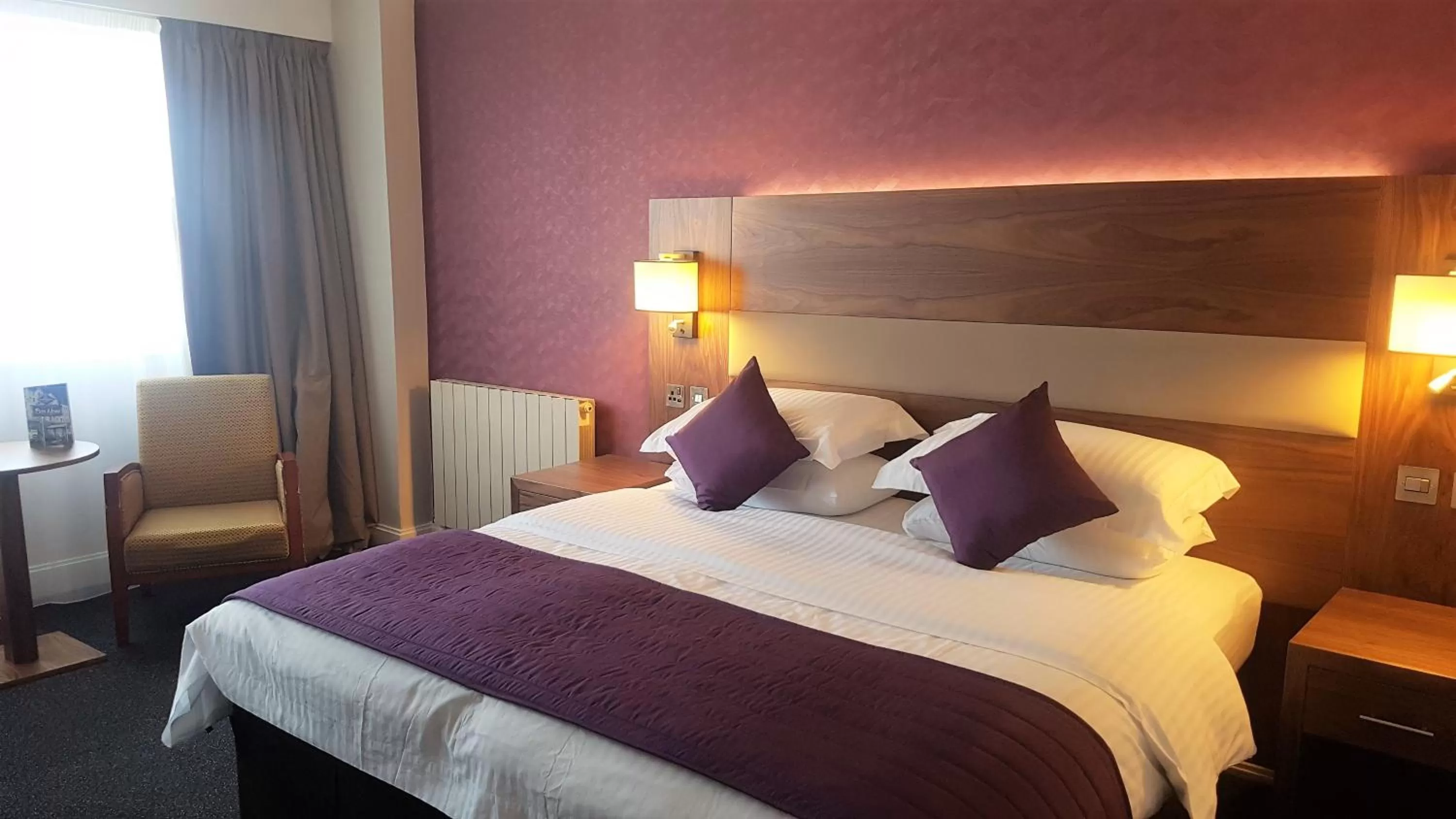 Photo of the whole room, Bed in The Empress Hotel