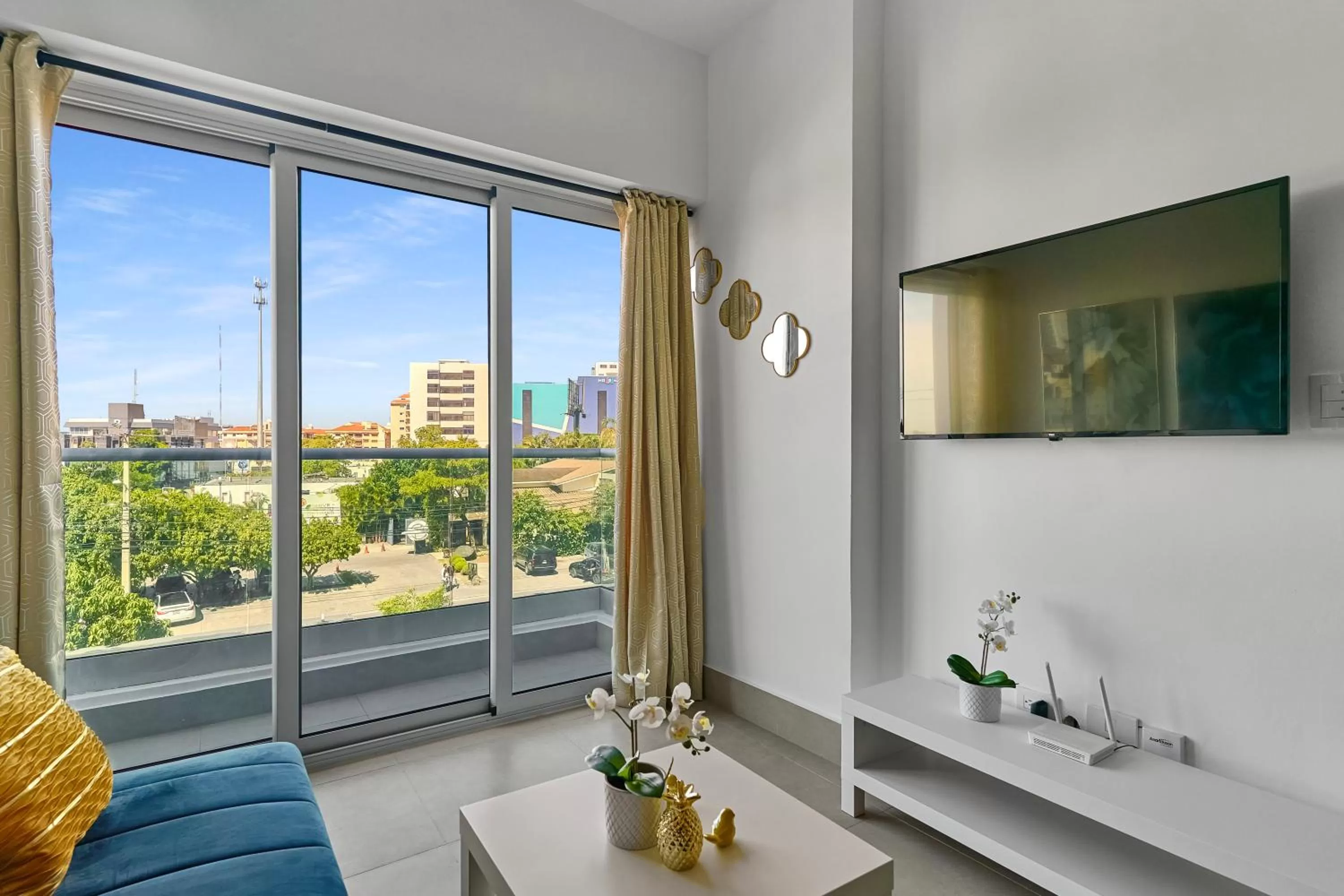 TV and multimedia in Central Suites Tower