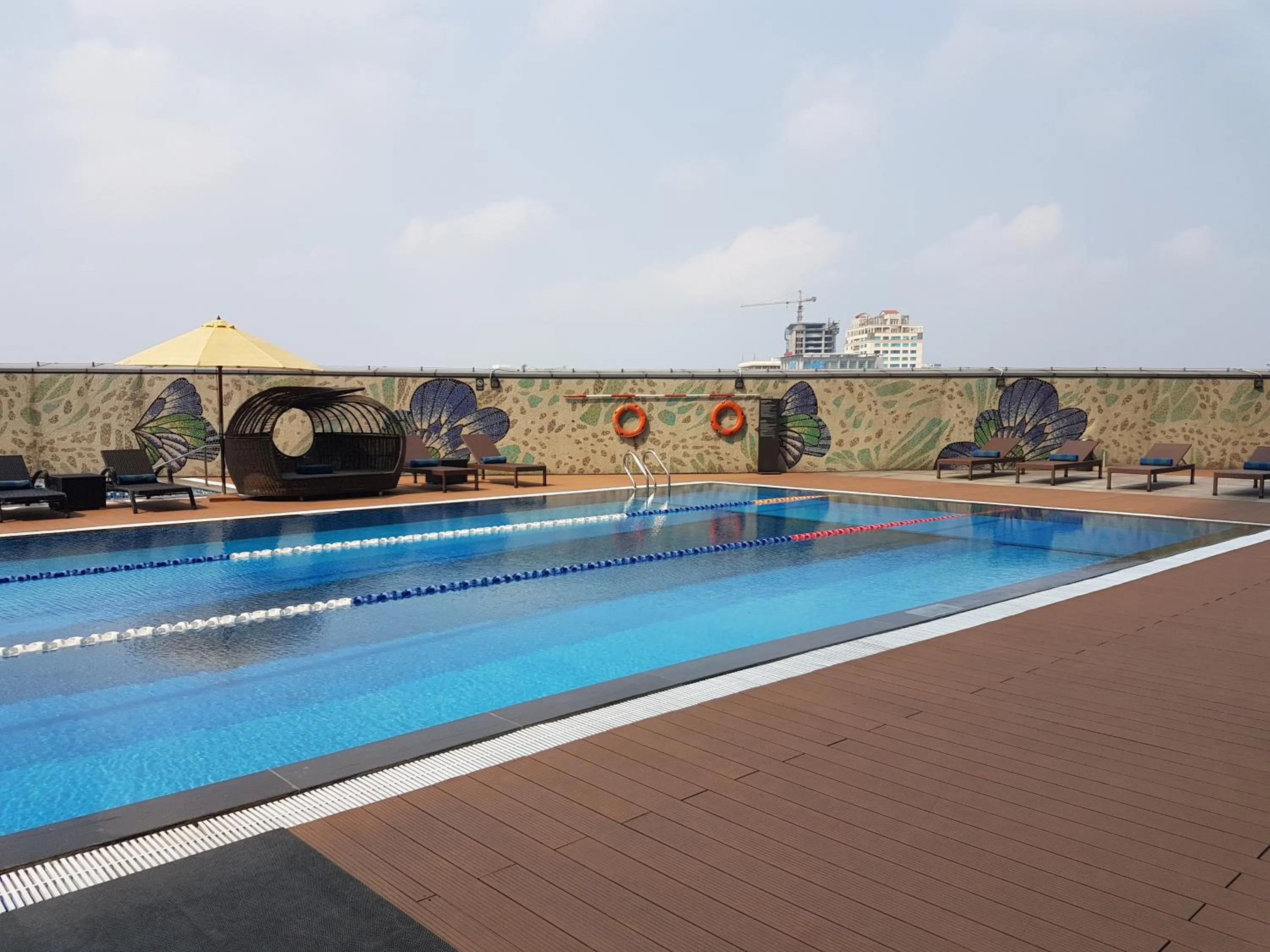 Swimming pool in Lotte The Residence