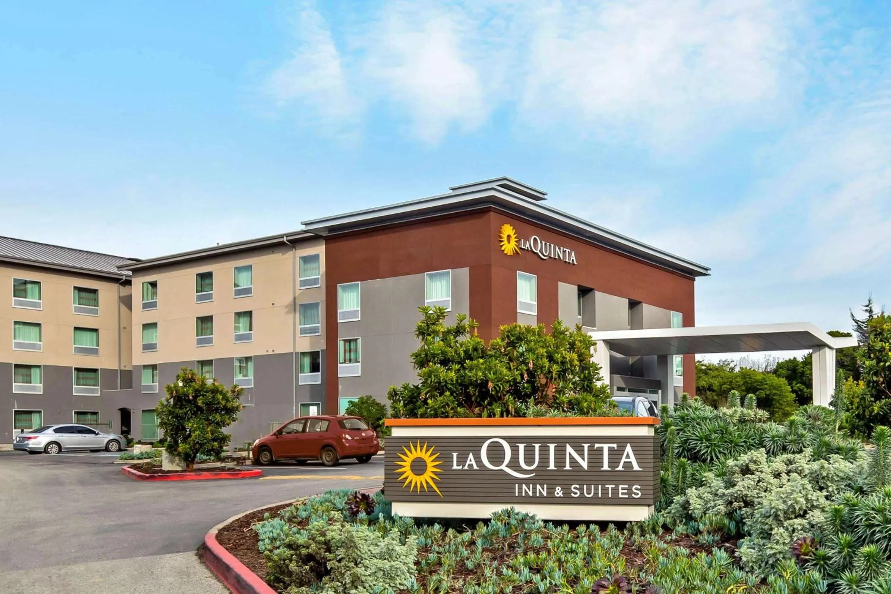 Property building in La Quinta by Wyndham San Francisco Airport North - Free Airport Shuttle