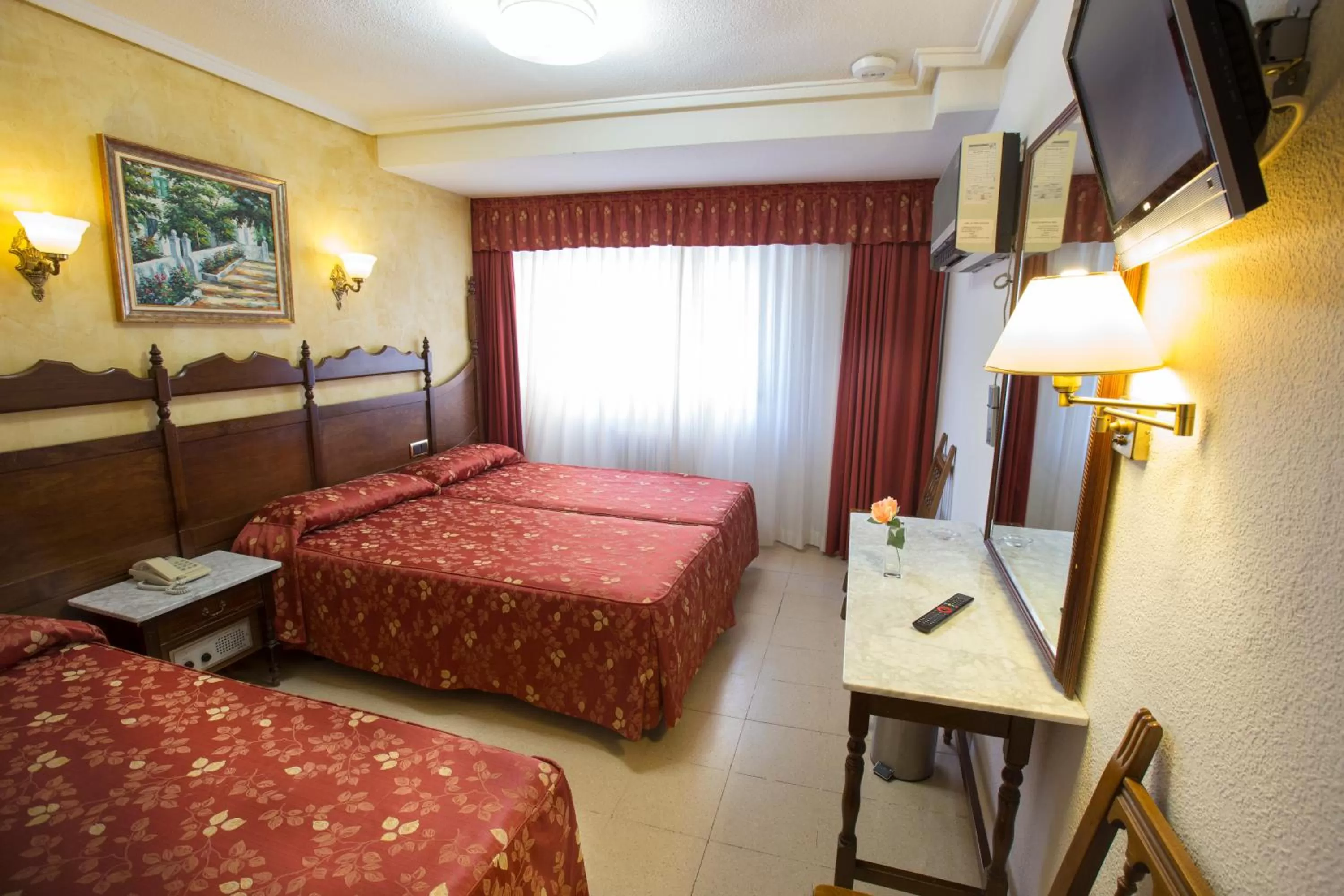 Bed in Hotel Reyes Catolicos