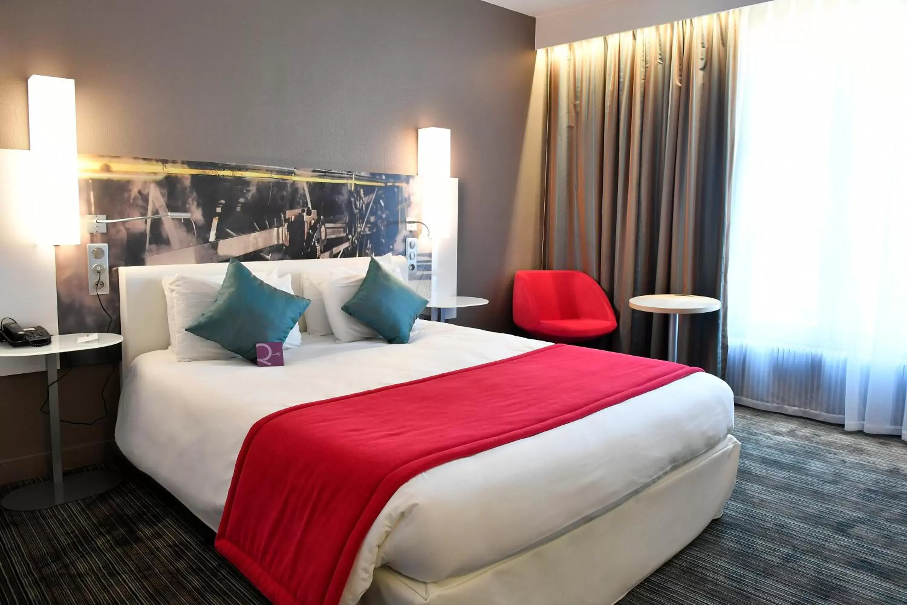 Privilege Double Room with Sofa Bed in Mercure Paris Gare de l'Est Privilege Double Room with Sofa Bed in Mercure Paris Gare de l'Est