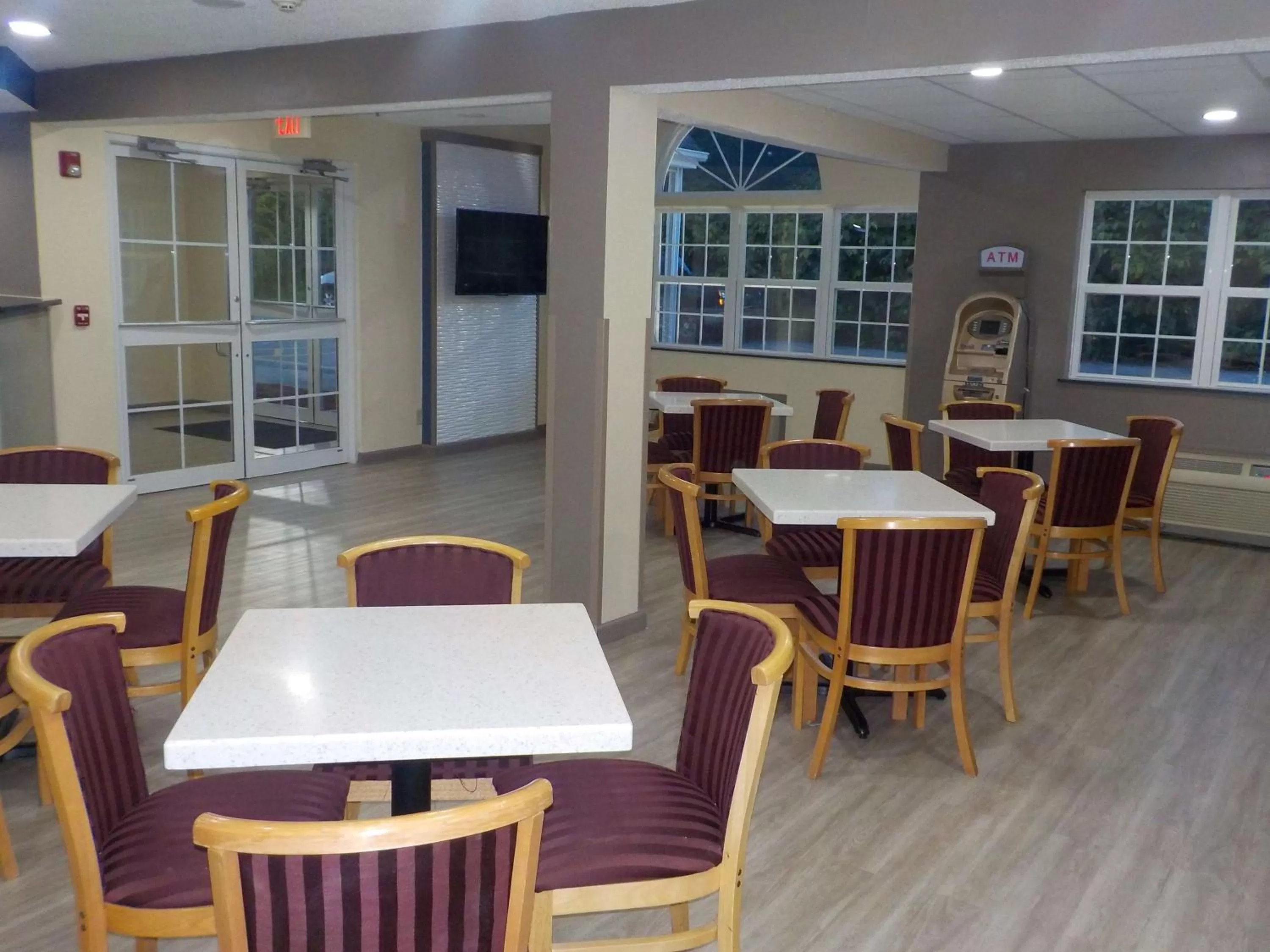 Restaurant/places to eat in SureStay Hotel by Best Western Marienville