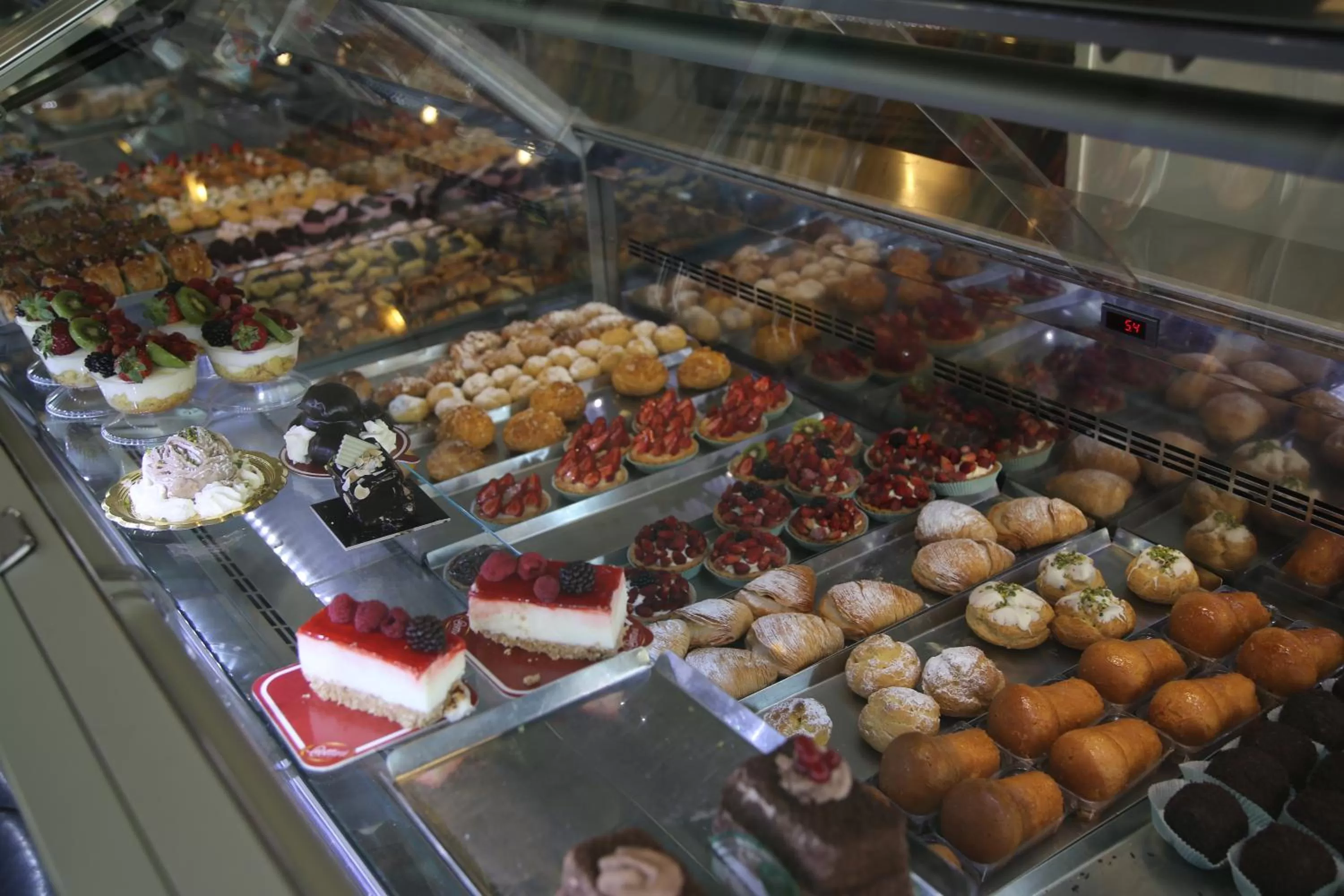 Food and drinks in Biancorèroma B&B