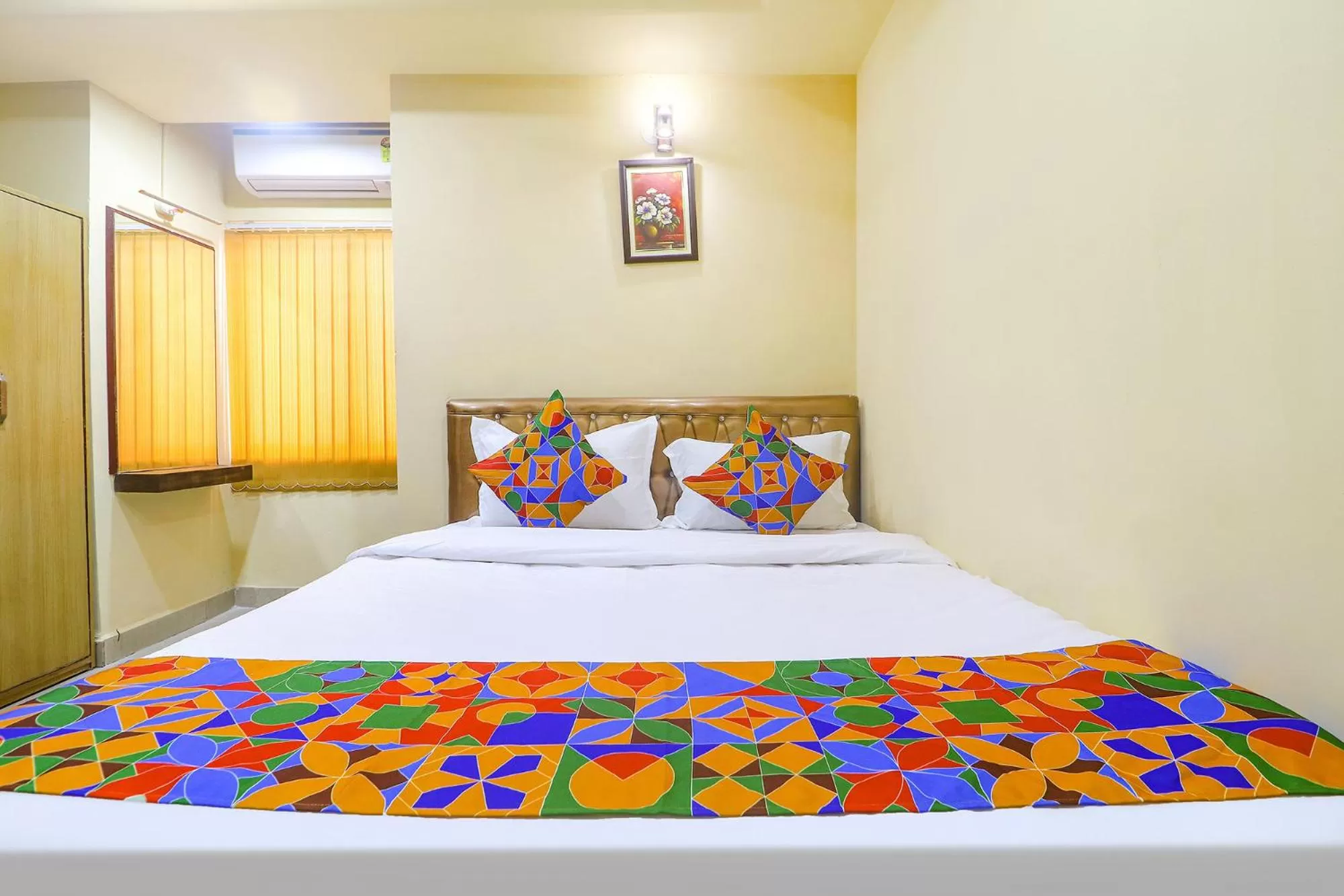 Photo of the whole room, Bed in FabHotel Fortune Grand - Nr Lakdikapul Metro Station