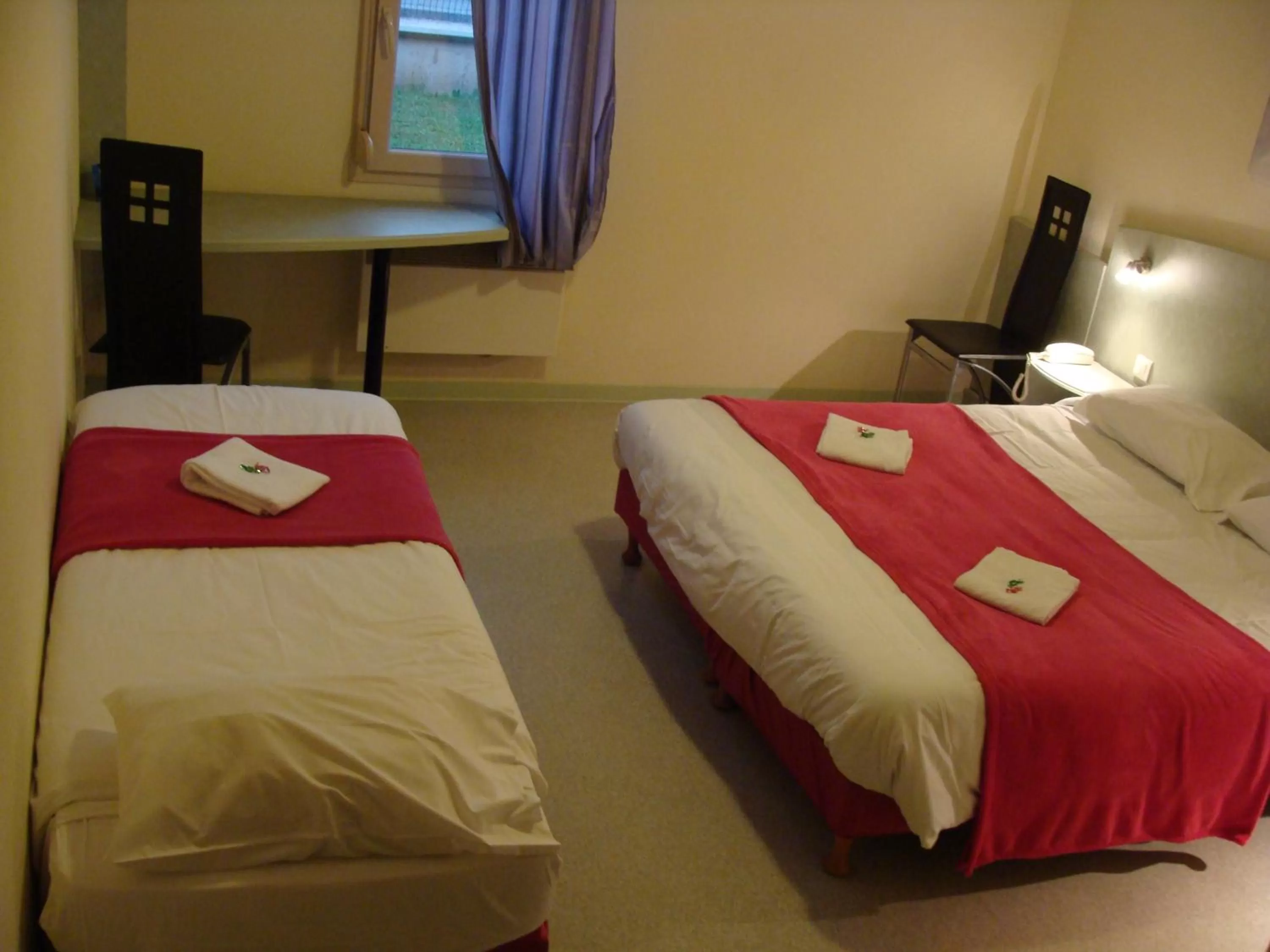 Photo of the whole room in Abel Hôtel