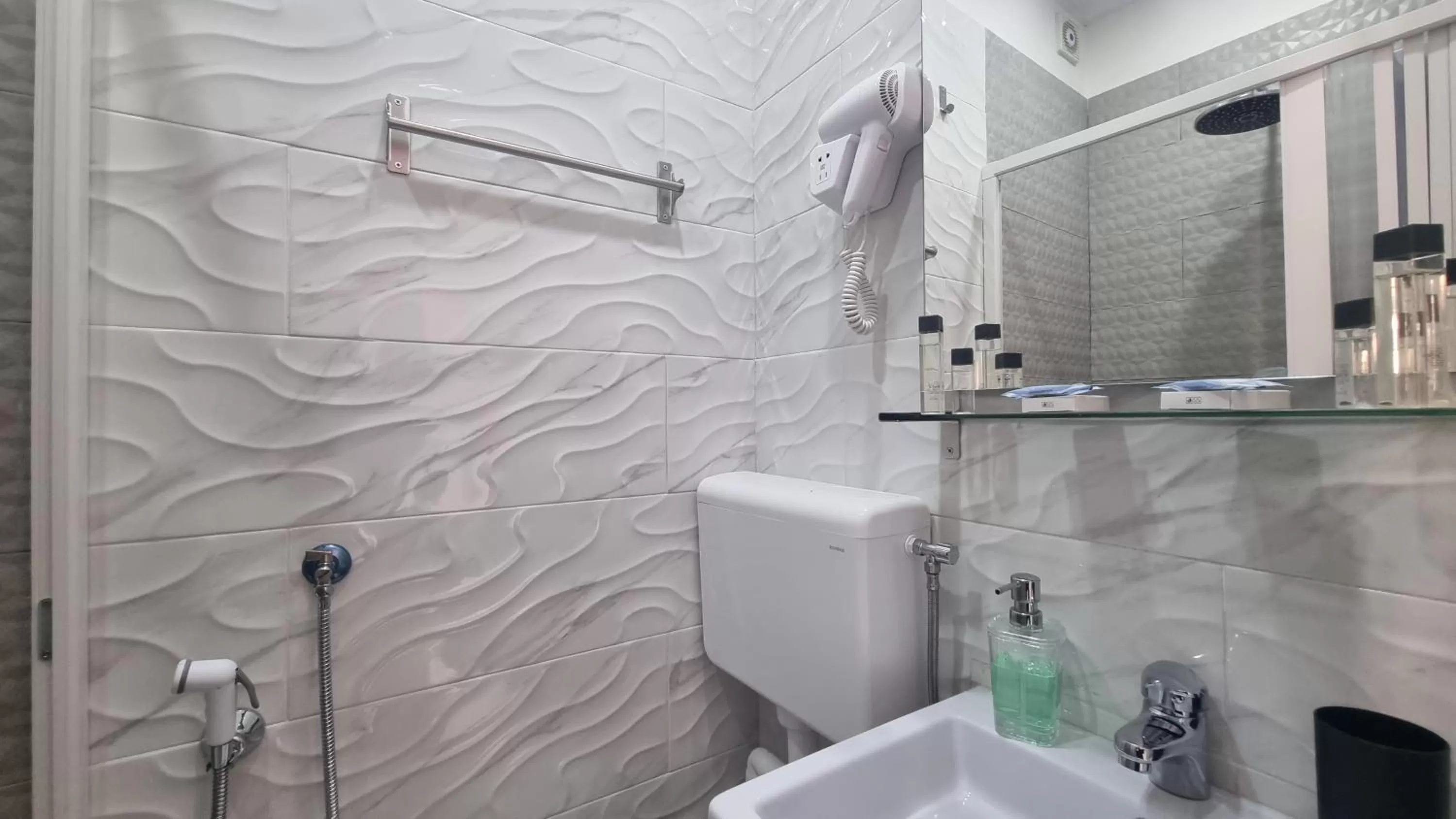 Shower, Bathroom in Archivio Storico Napoli Centro