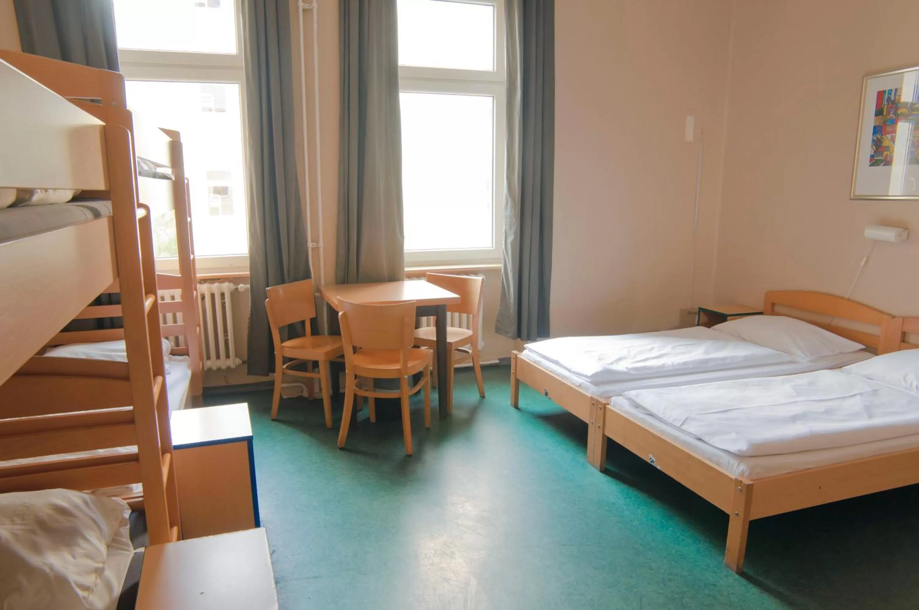 Staff, Bed in Happy Hotel Berlin