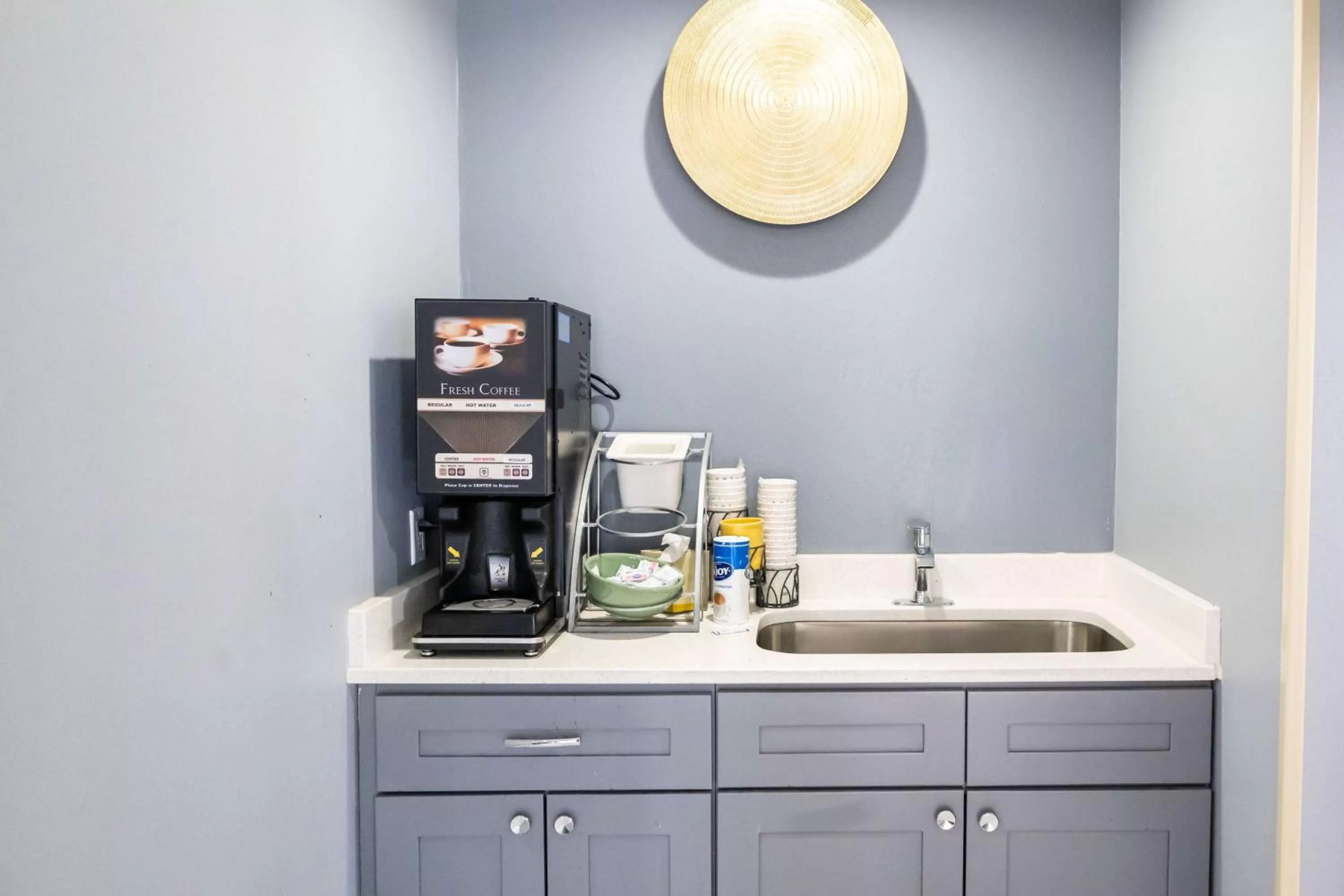 Restaurant/places to eat in Days Inn by Wyndham College Park Atlanta Airport South