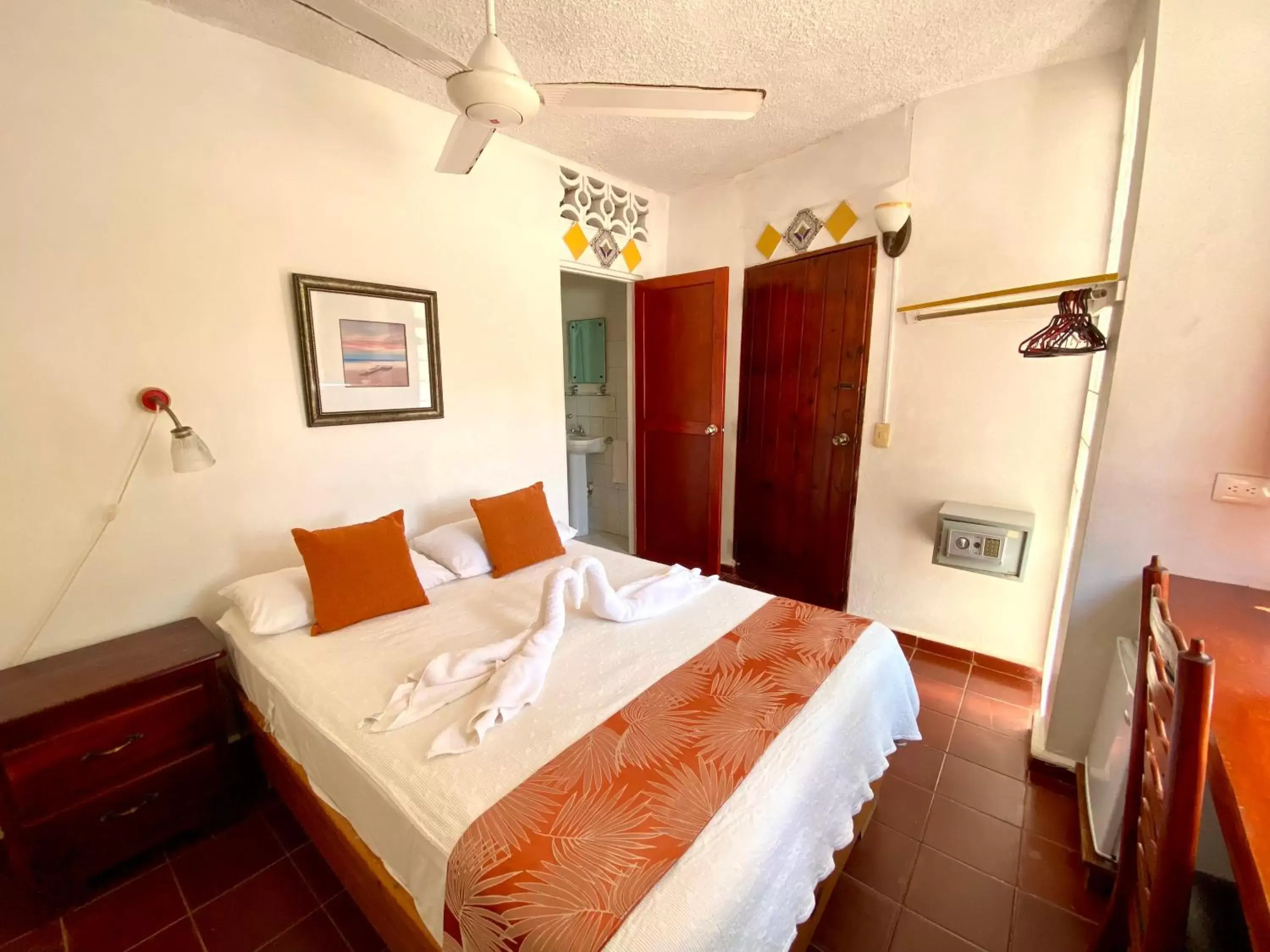 Standard Room with Fan in Hotel Alegria Standard Room with Fan in Hotel Alegria