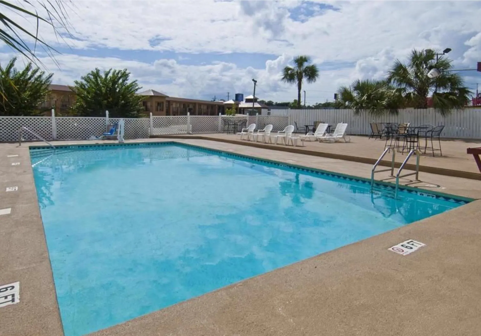 Pool view in Sweet Dream Inn