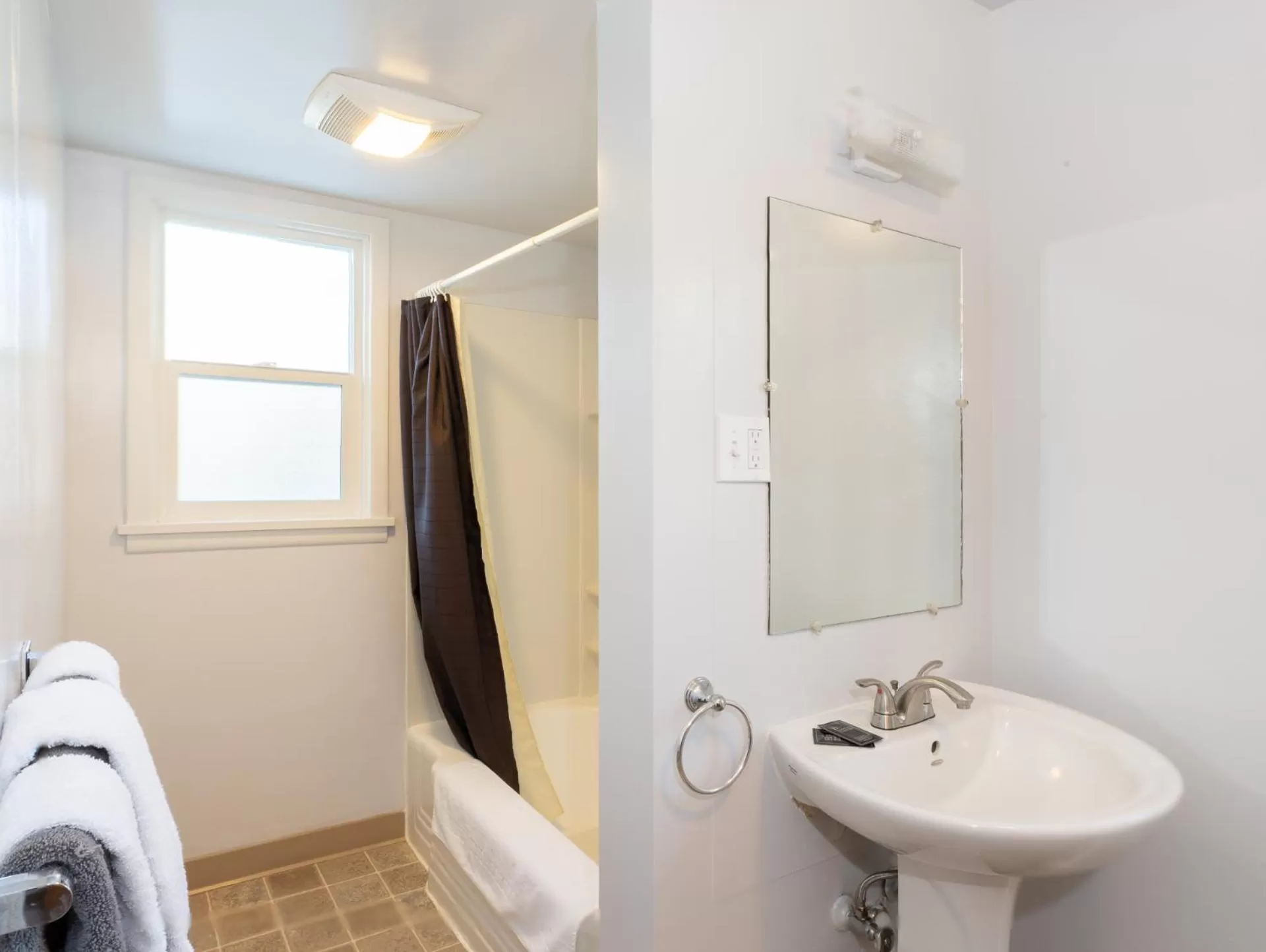 Bathroom in Siesta Motel Colfax WA