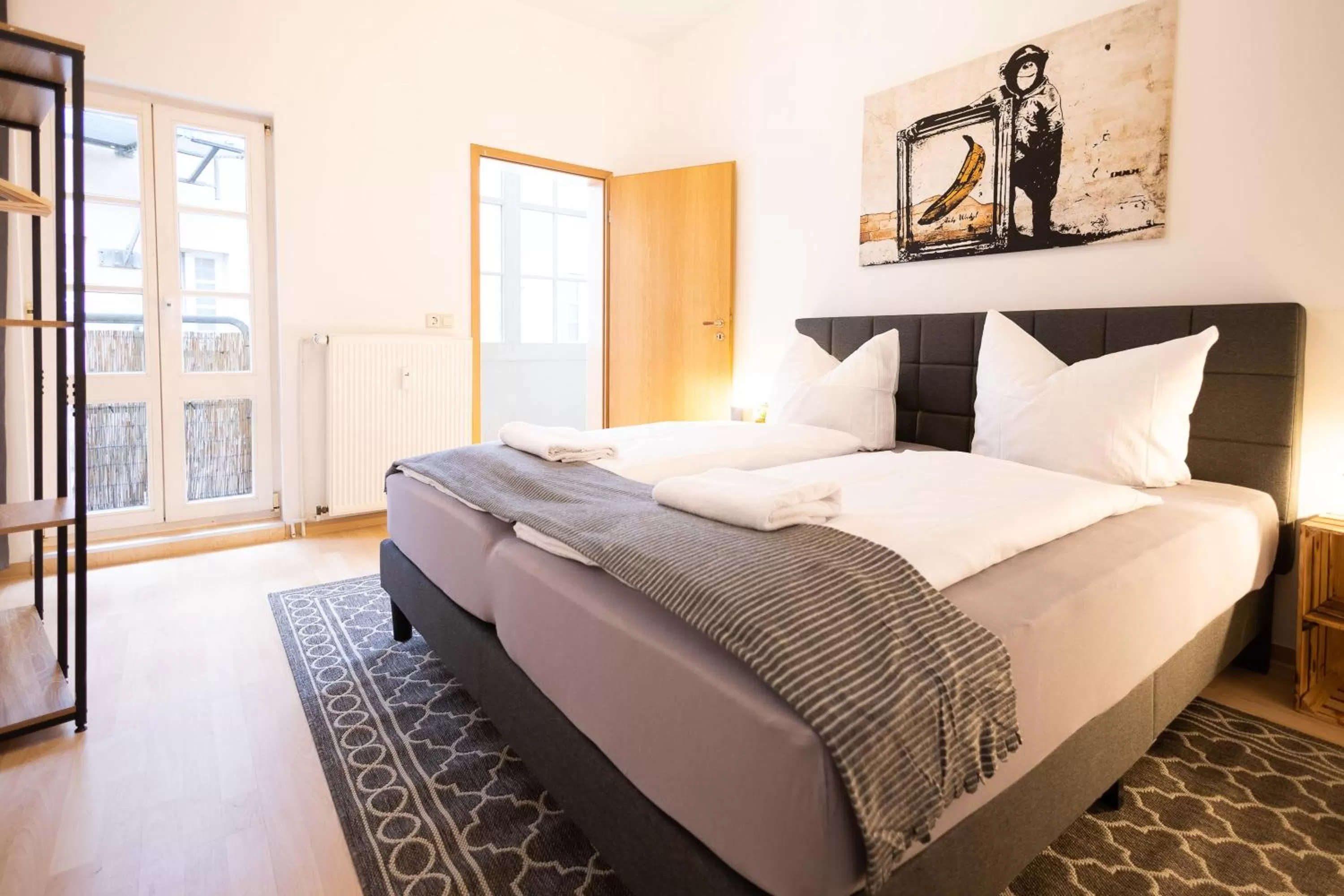 Bed in Ko-Living Space an der Oper - Street Art Design Apartments