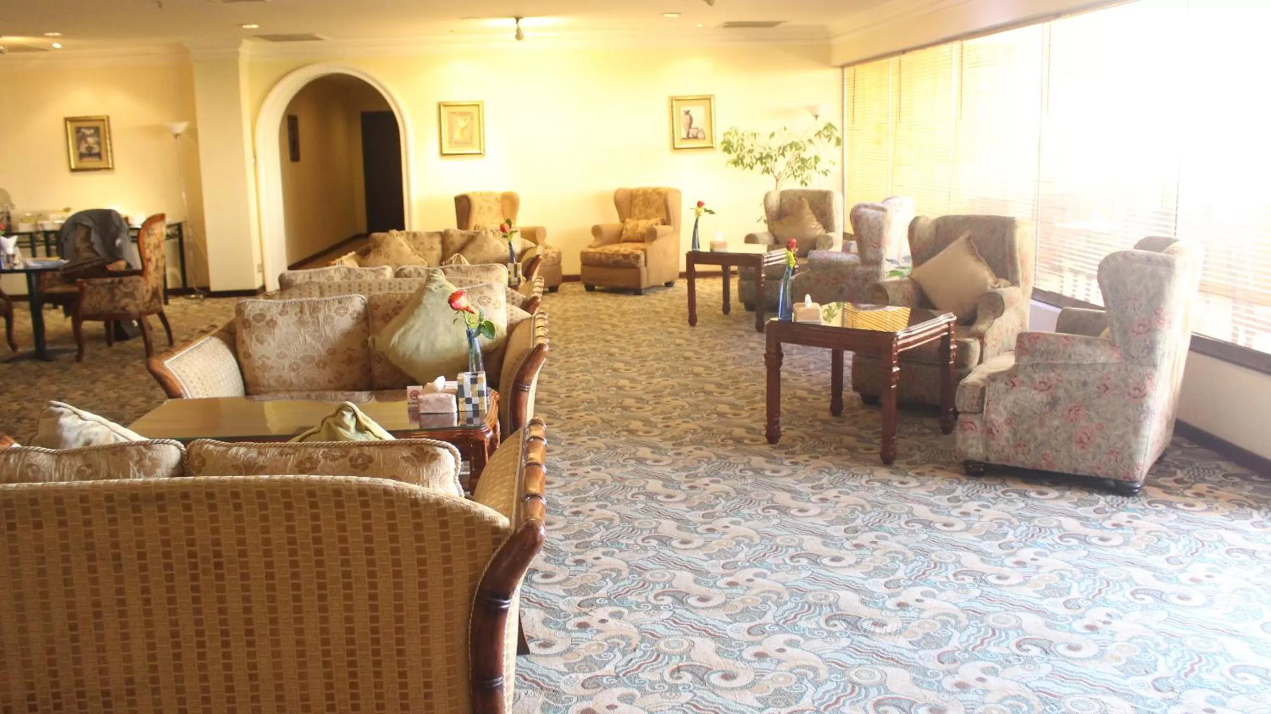 Restaurant/places to eat in The Convention Center & Royal Suites Hotel