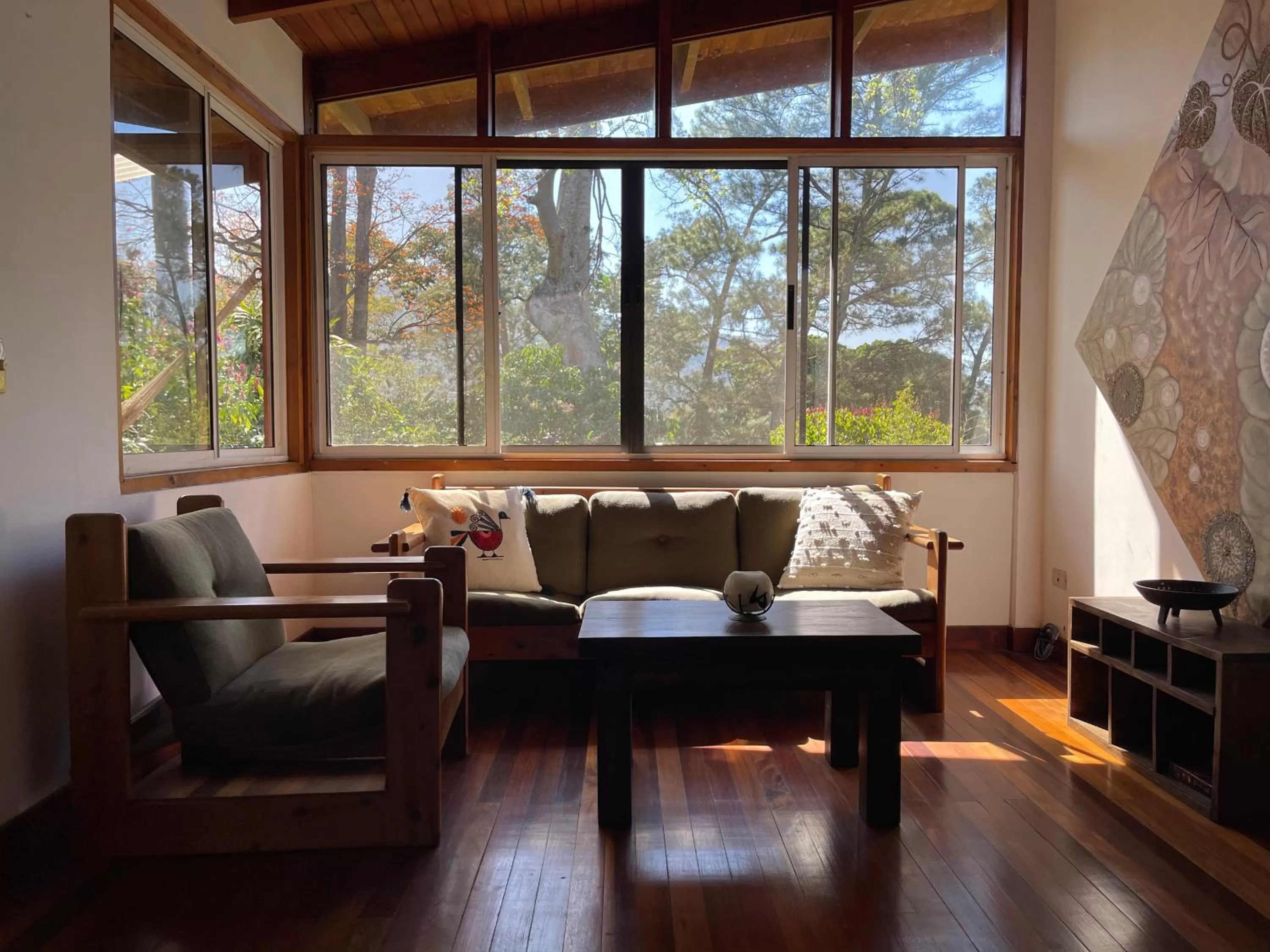 Communal lounge/ TV room in Tierra Magica B&B and Art Studio