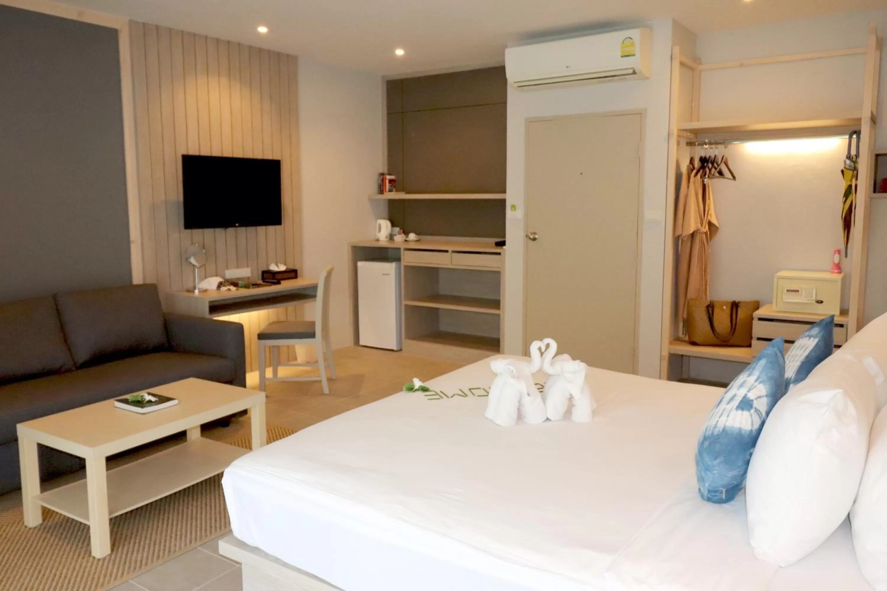 TV and multimedia, Bed in Palm Galleria Resort