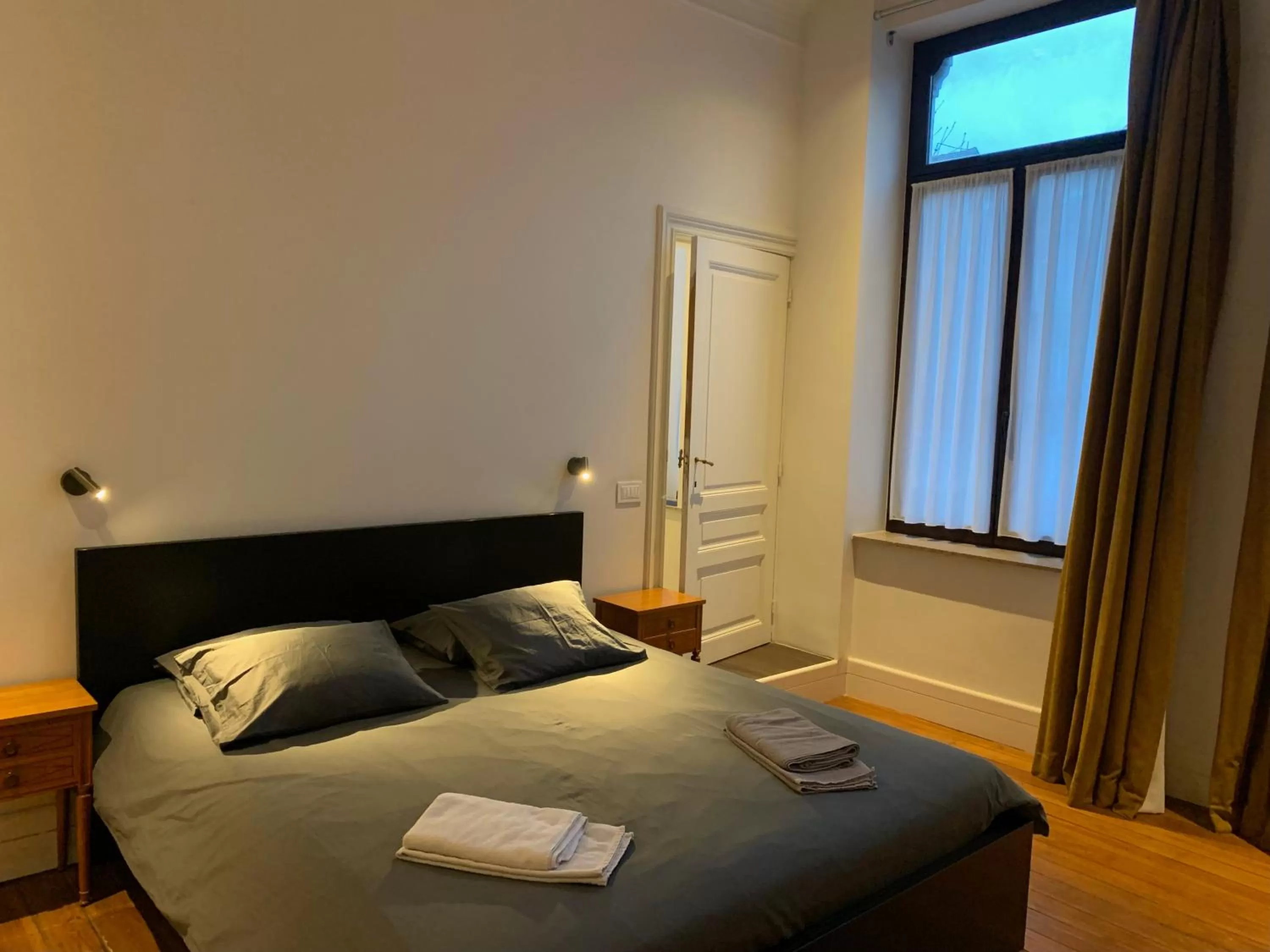 Summer, Bed in Albert Molière