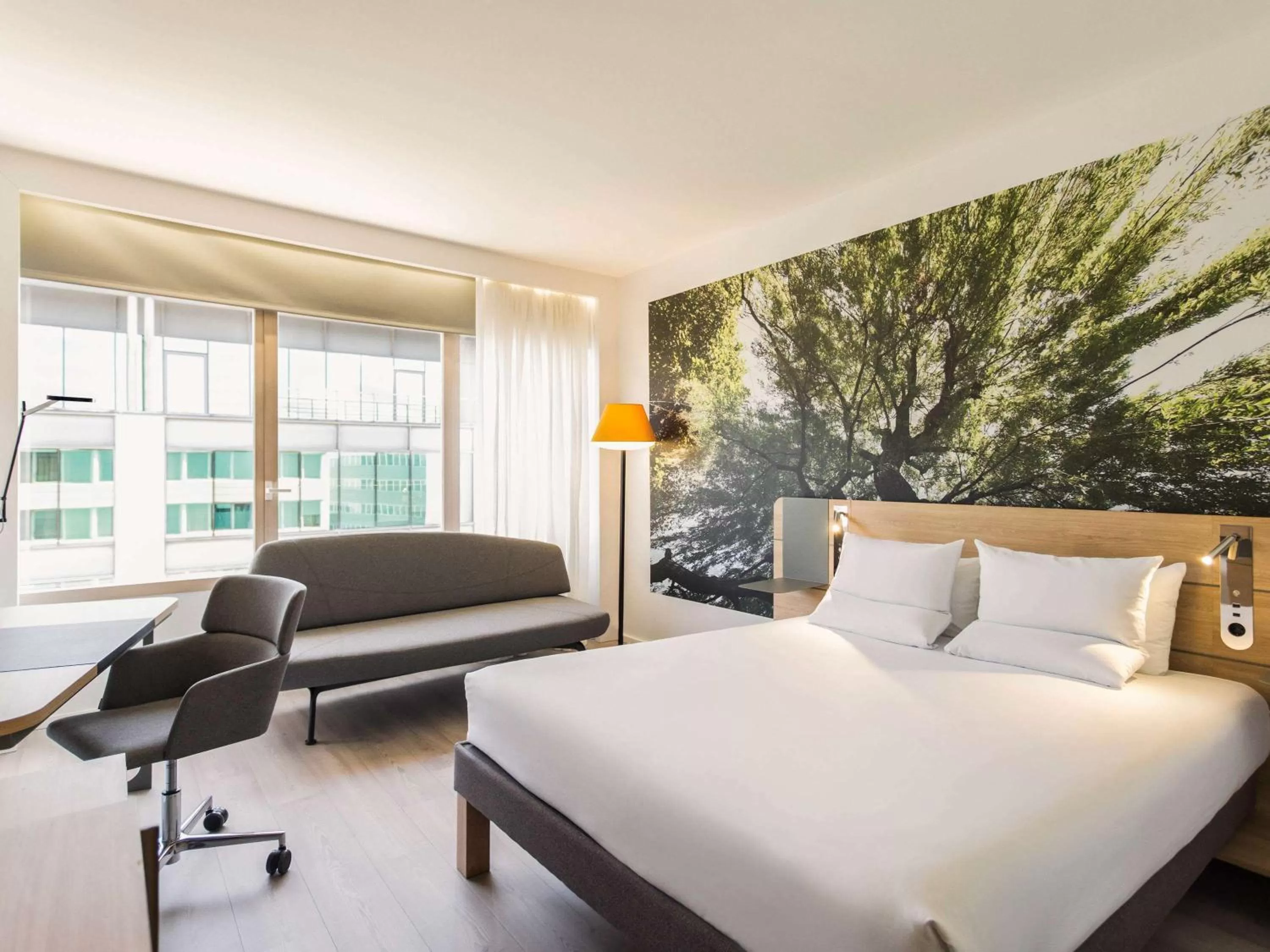 Photo of the whole room, Bed in Novotel Campo De Las Naciones