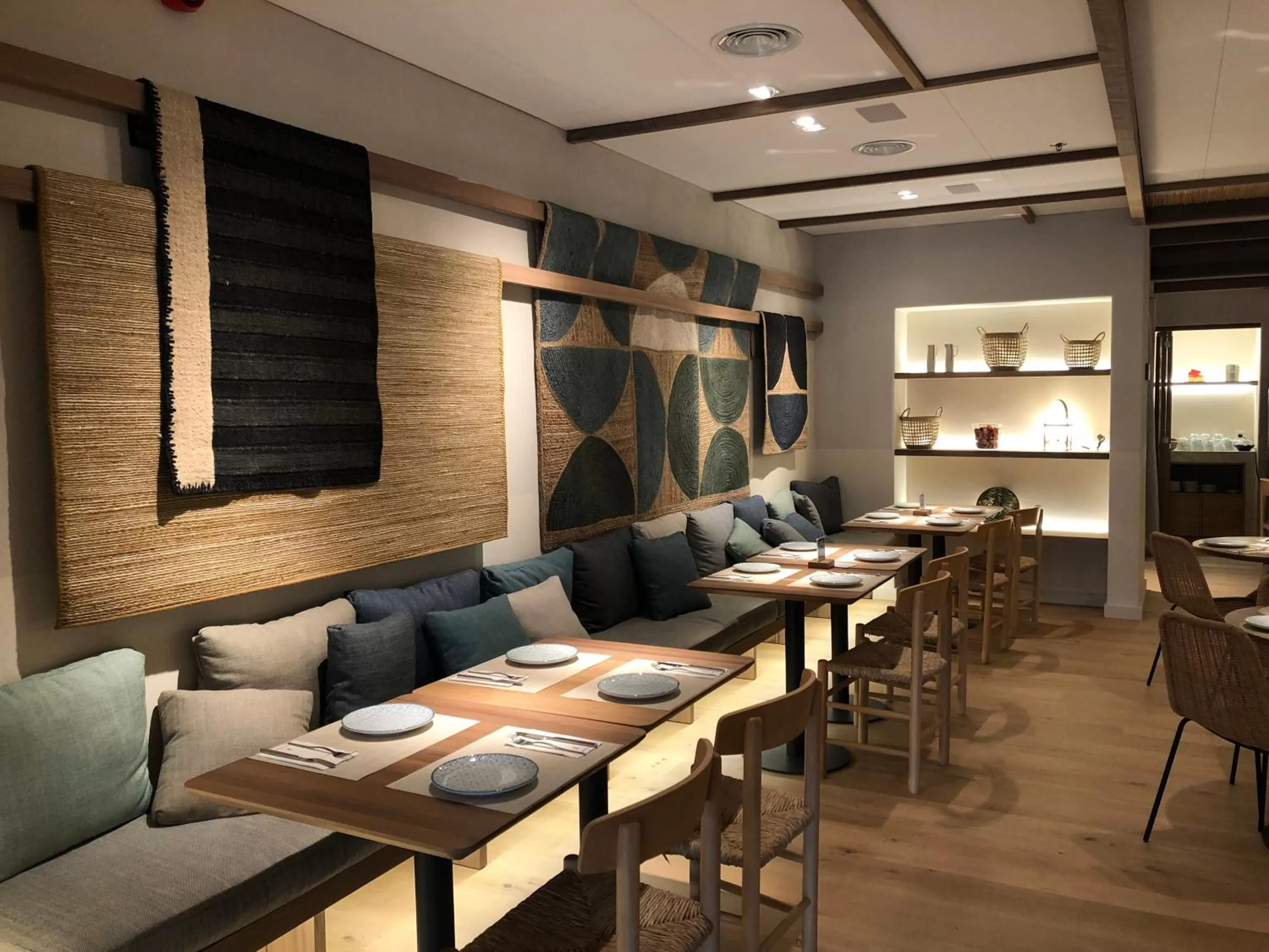 Restaurant/places to eat in Zenit Sevilla