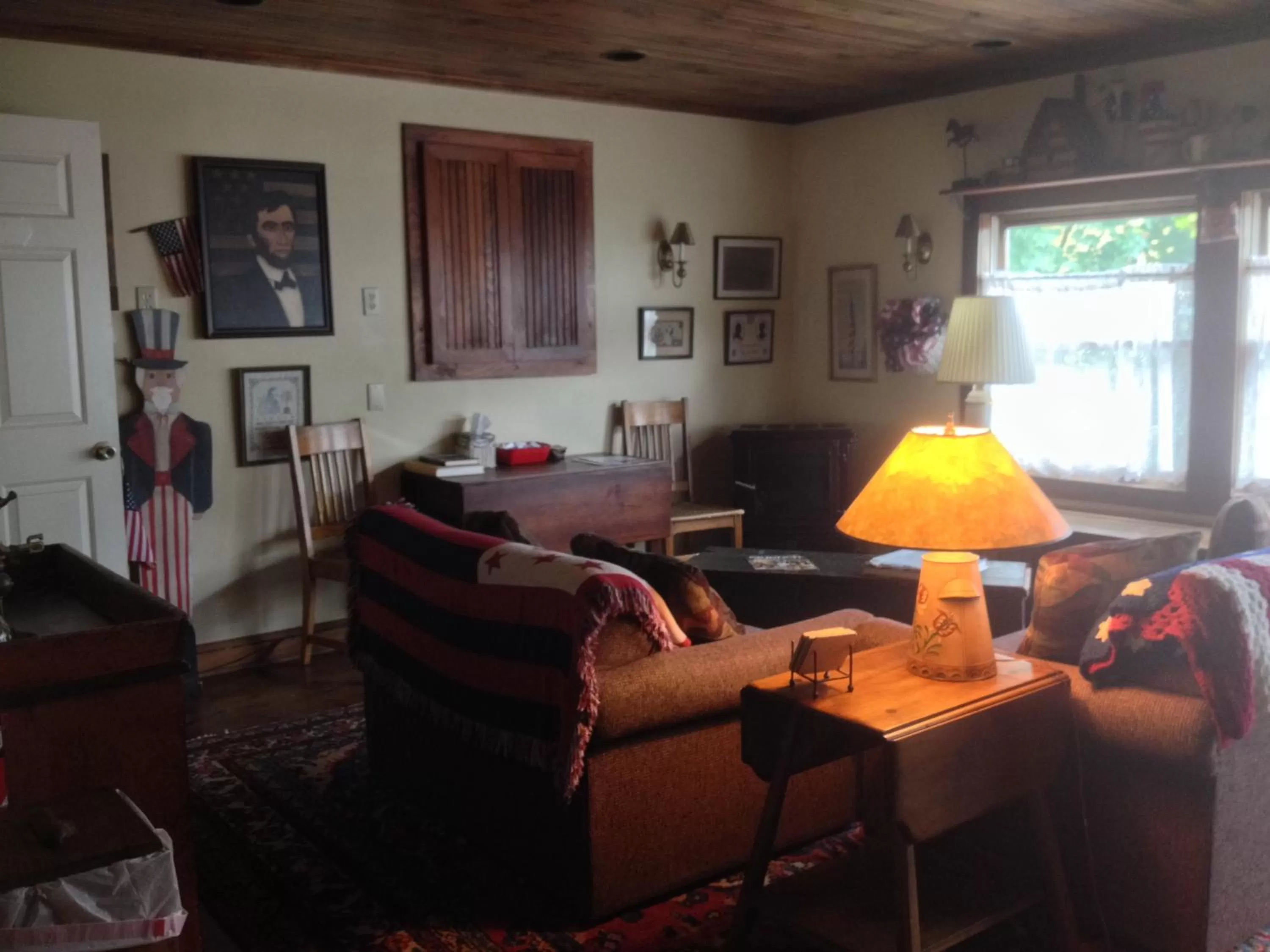 Living room in The White House Inn