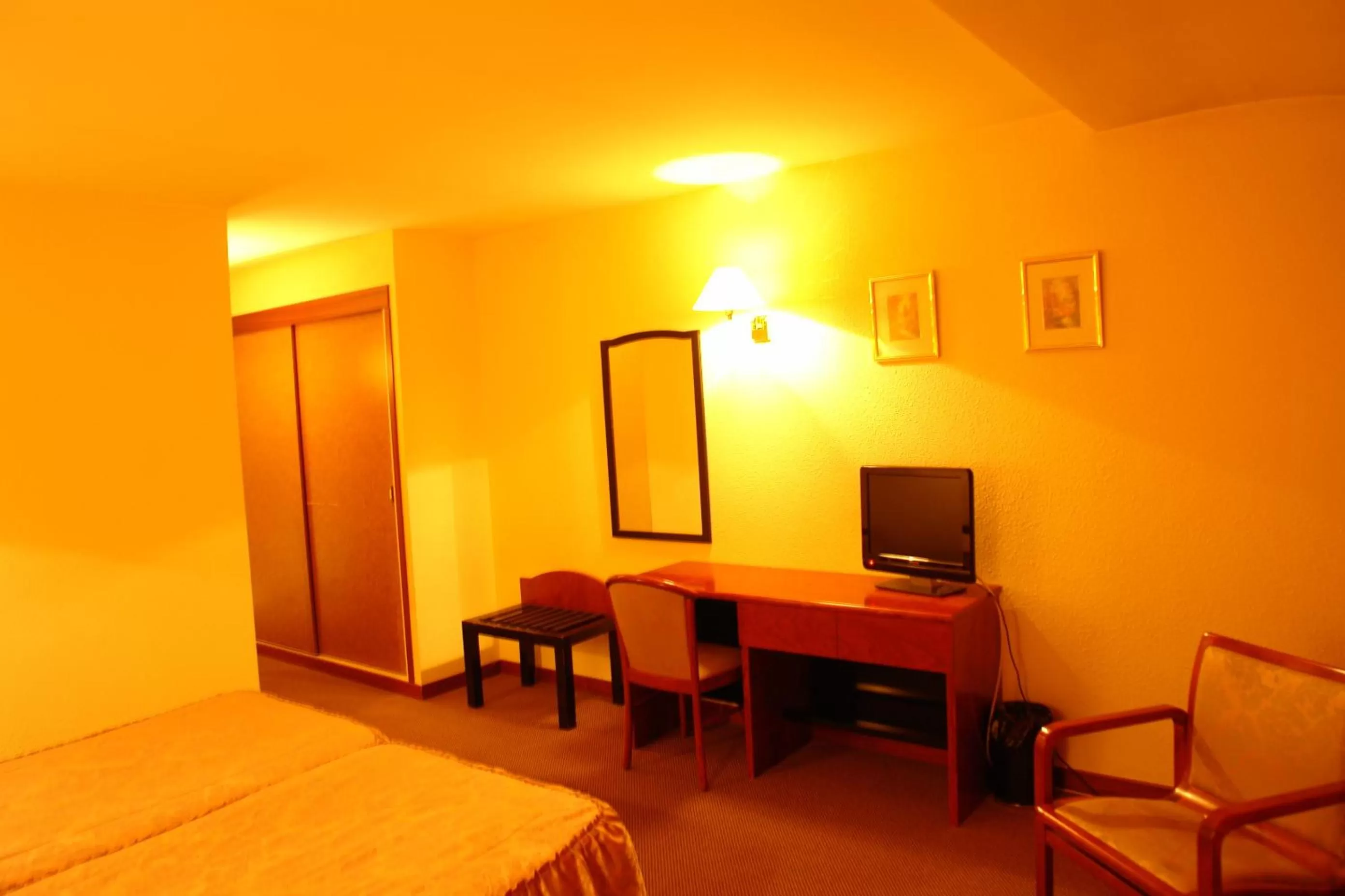 Photo of the whole room, Bed in Hotel Roc Del Castell