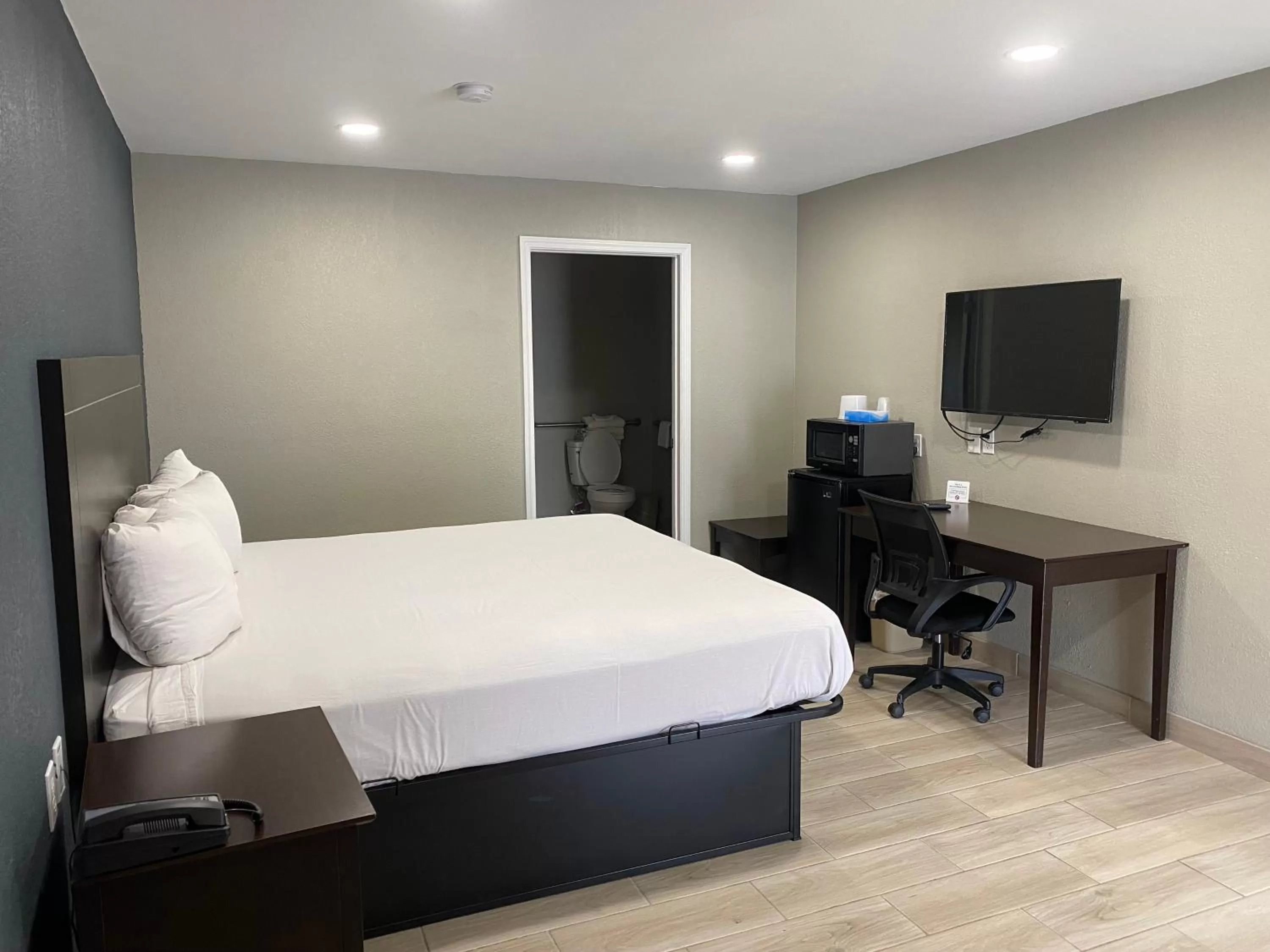 Bed in Falcon Executive Inn