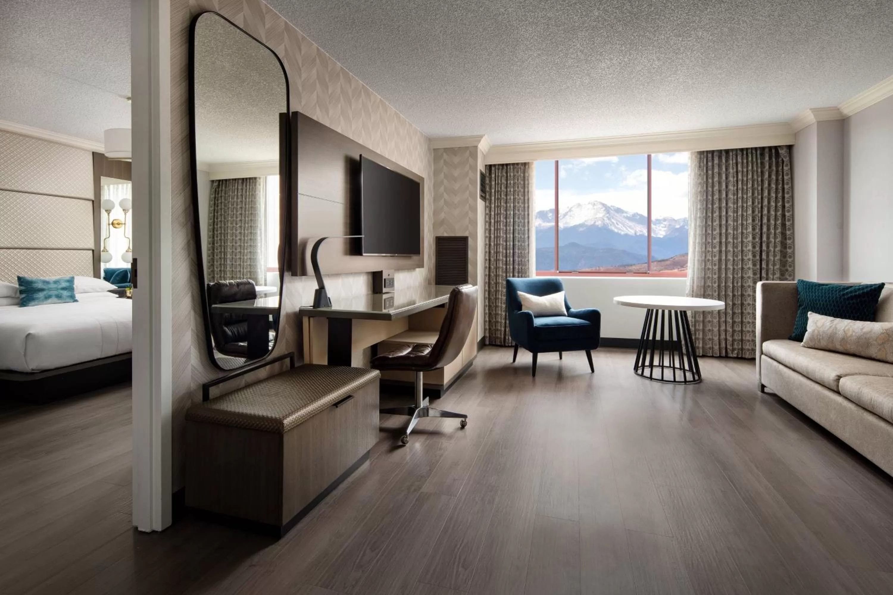 Photo of the whole room, Bed in Colorado Springs Marriott